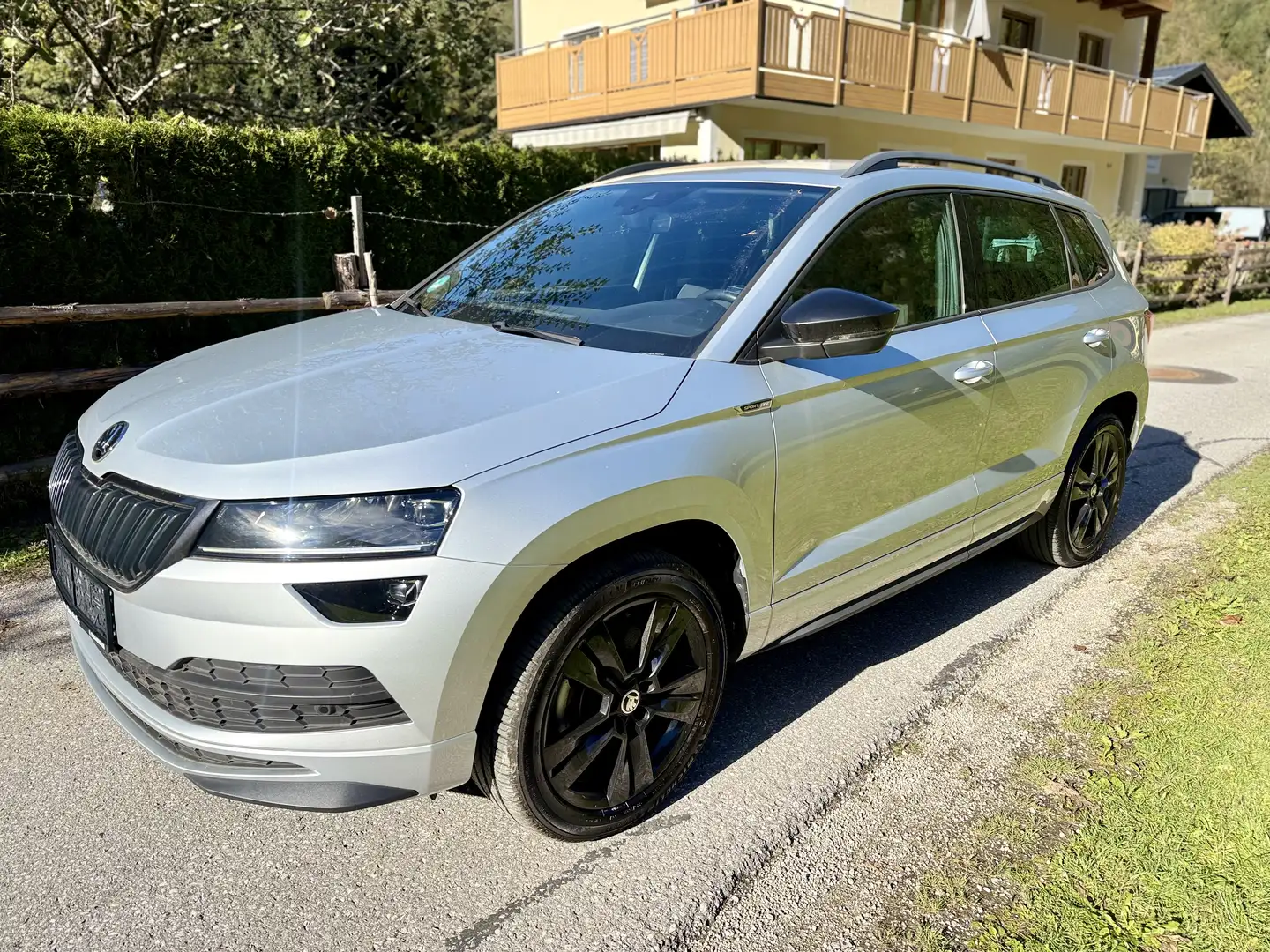 Skoda Karoq Sportline 4x4 AHK Sitzhzg. Kamera Top Grau - 1