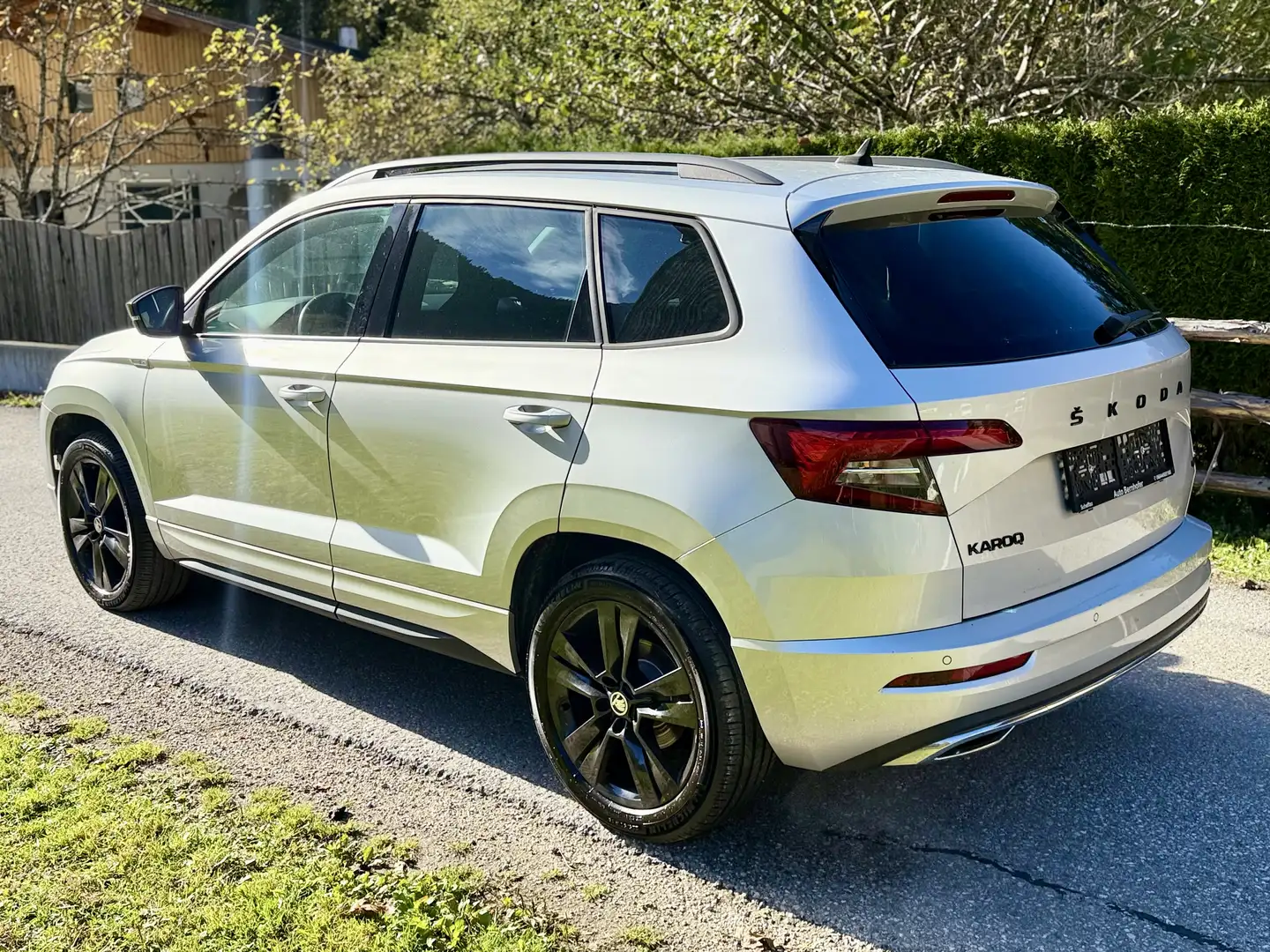 Skoda Karoq Sportline 4x4 AHK Sitzhzg. Kamera Top Grau - 2