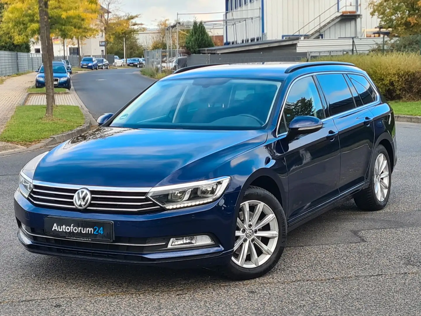 Volkswagen Passat Variant Comfortline*Navi*CarPlay*PDC*SHZ* Blau - 1