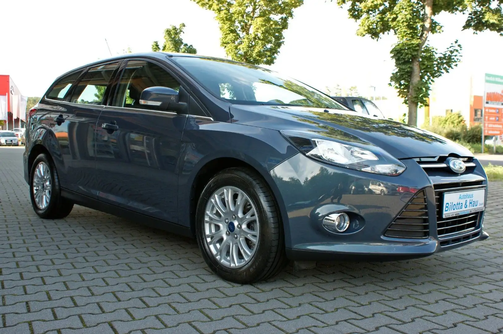 Ford Focus Turnier 1.6 Titanium !1.Hand+Navi+PDC+Alu! Gris - 2