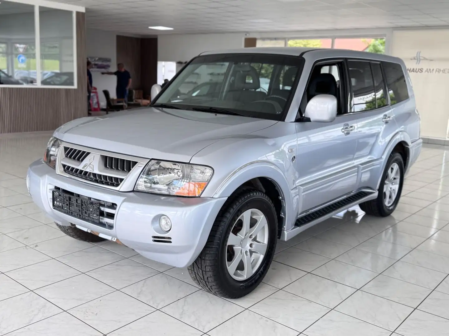 Mitsubishi Pajero 3.2L+Sitzheizg+4x4 Allrad+Navi+PDC+7Sitz Plateado - 2