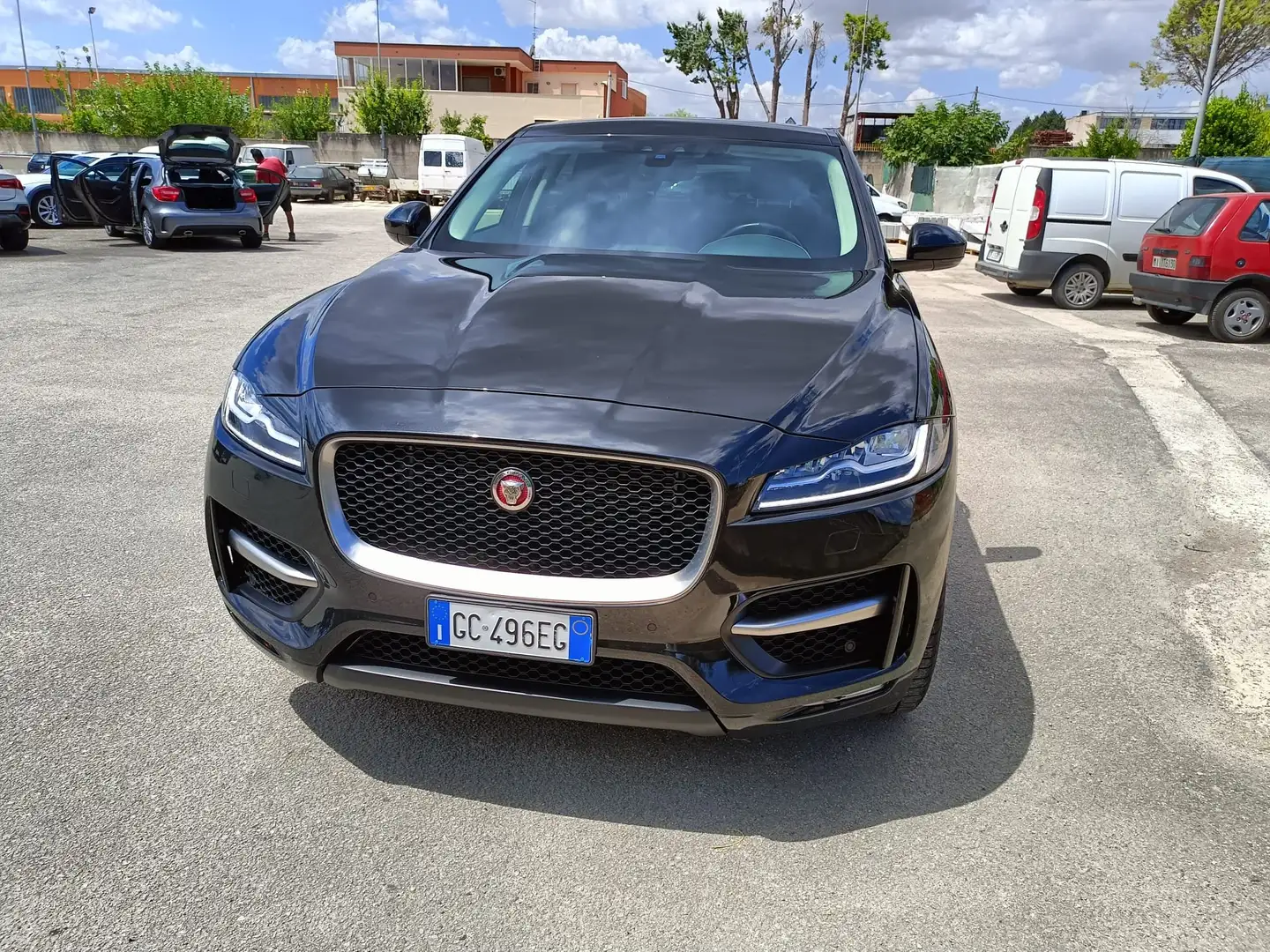 Jaguar F-Pace F-Pace 2.0d i4 R-Sport awd 180cv auto my20 Nero - 1