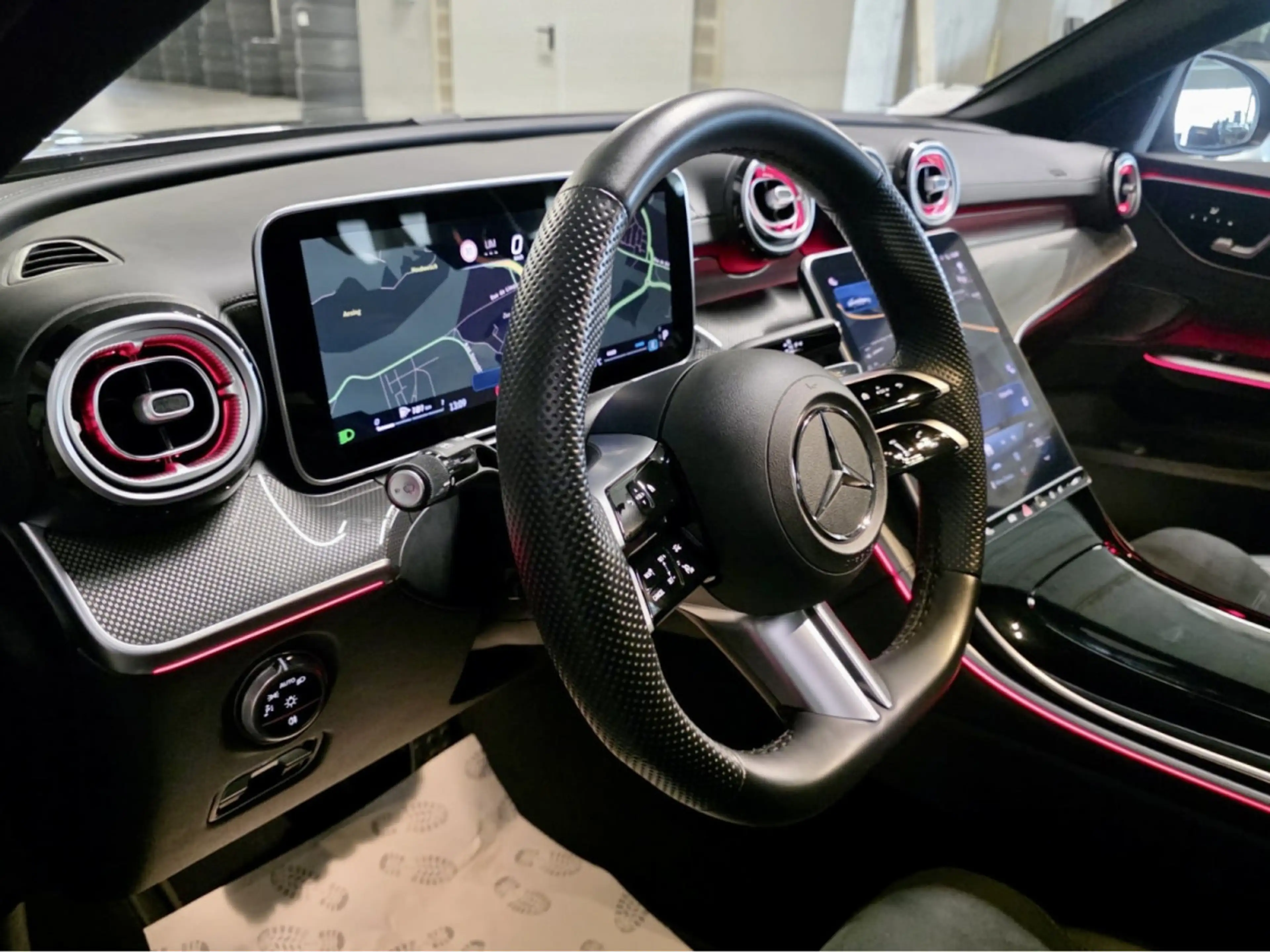 Mercedes-Benz C 180 AMG LINE PANO CUIR NAVI 1 HAND comme neuve — photo 11