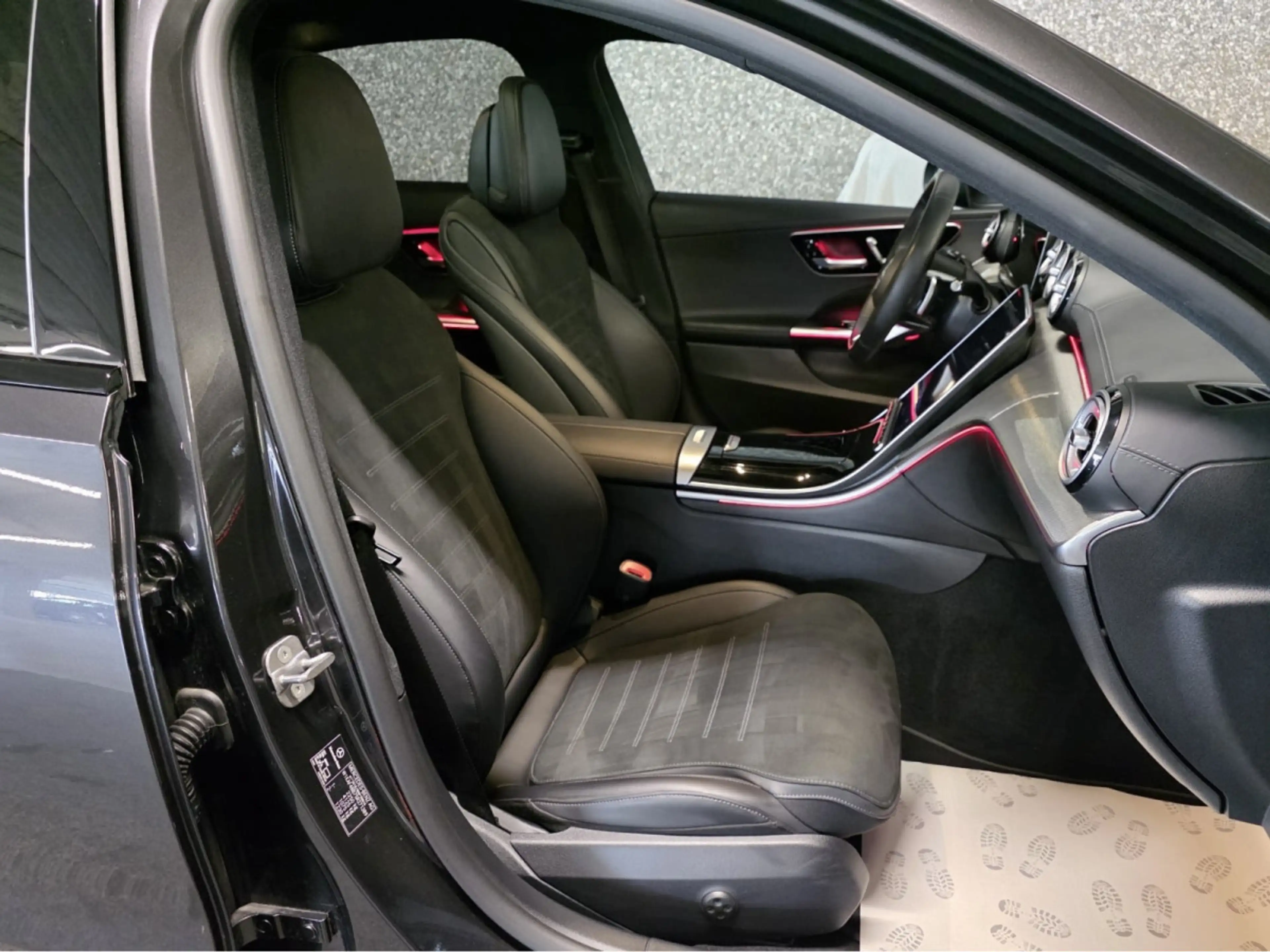 Mercedes-Benz C 180 AMG LINE PANO CUIR NAVI 1 HAND comme neuve — photo 5