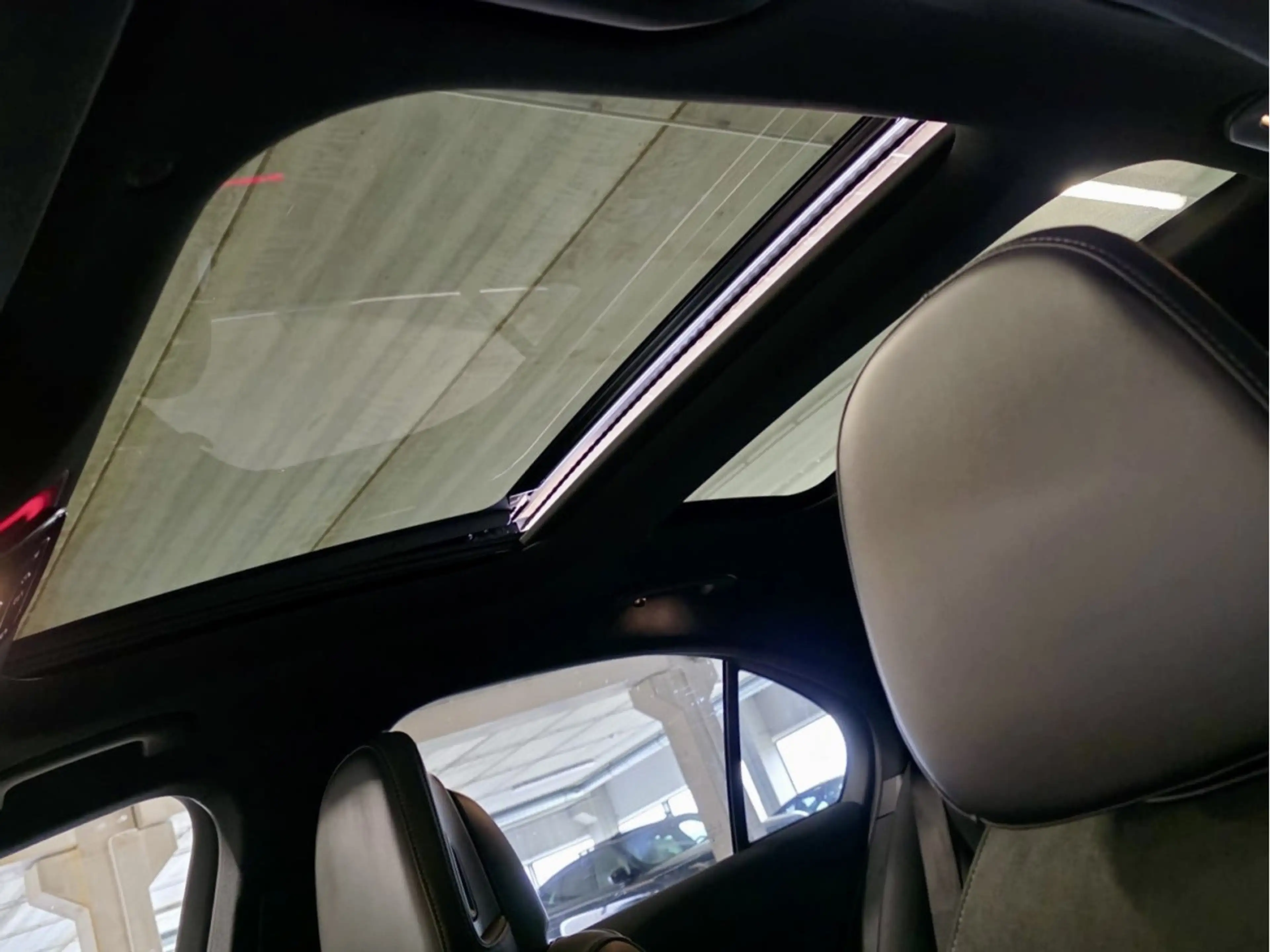 Mercedes-Benz C 180 AMG LINE PANO CUIR NAVI 1 HAND comme neuve — photo 6