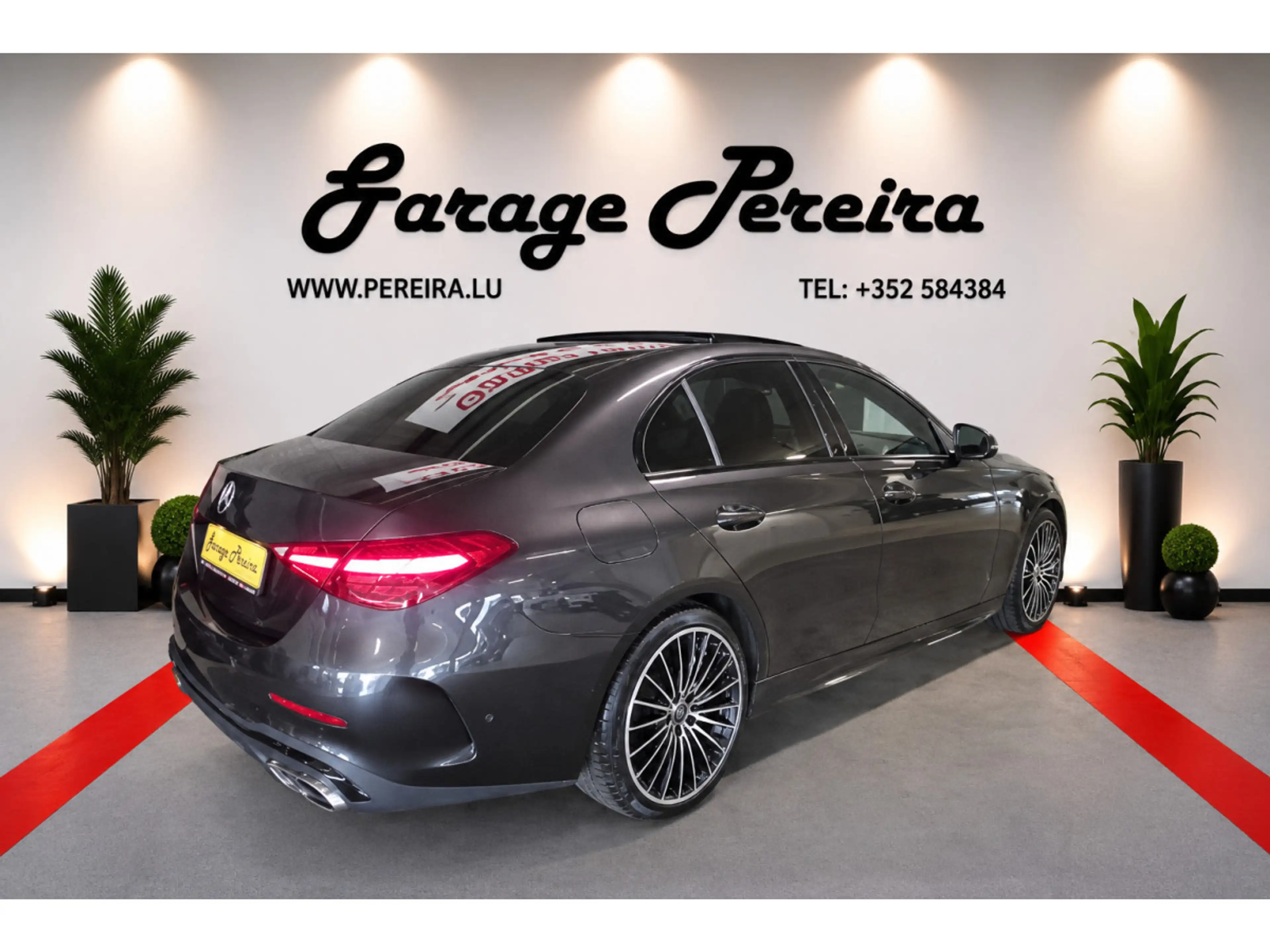 Mercedes-Benz C 180 AMG LINE PANO CUIR NAVI 1 HAND comme neuve — photo 2