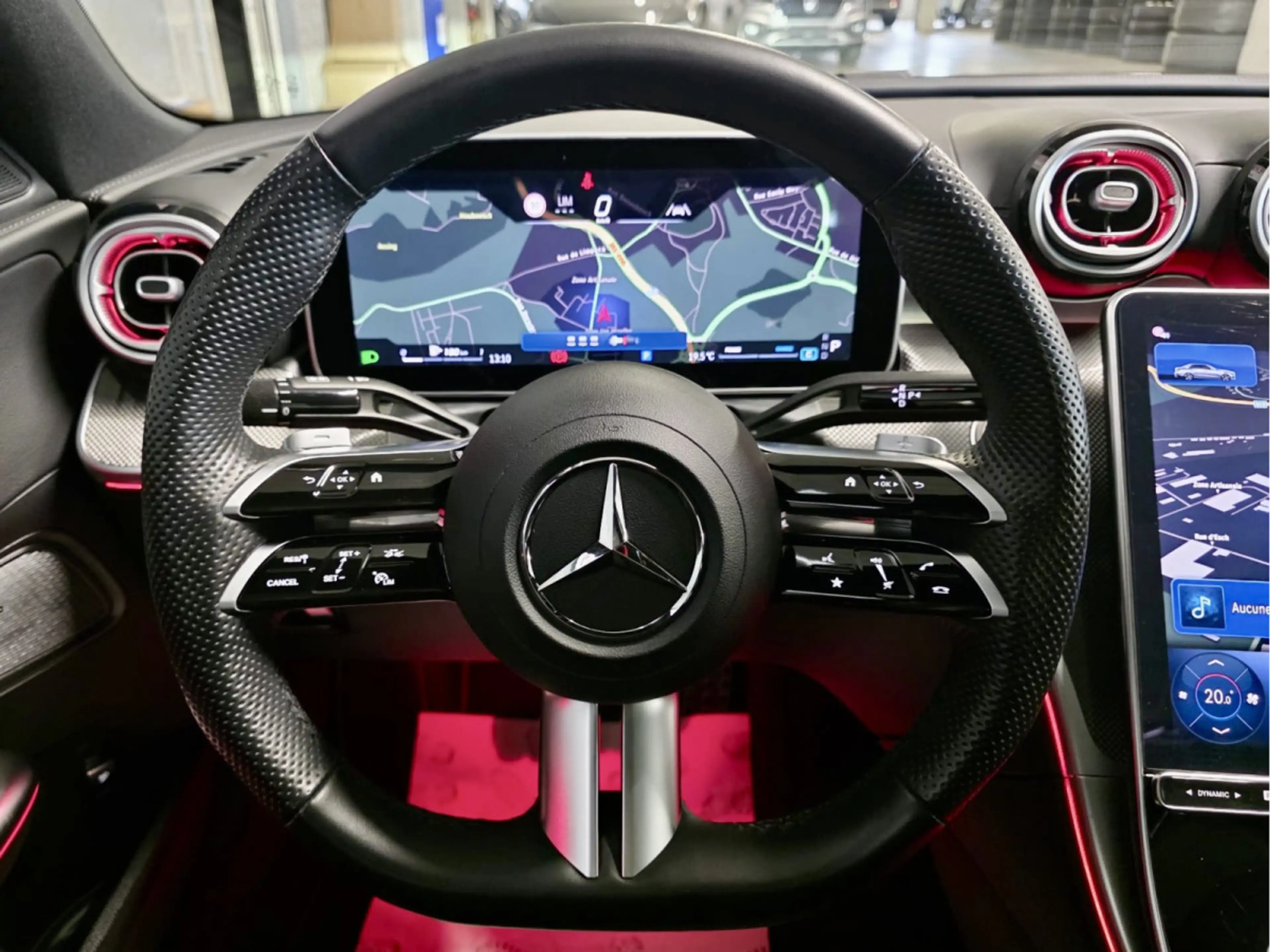 Mercedes-Benz C 180 AMG LINE PANO CUIR NAVI 1 HAND comme neuve — photo 9