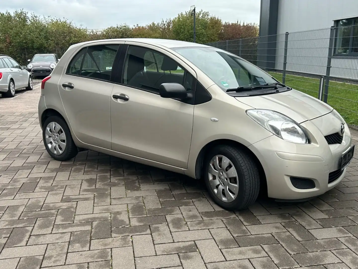 Toyota Yaris Cool+ Gold - 2