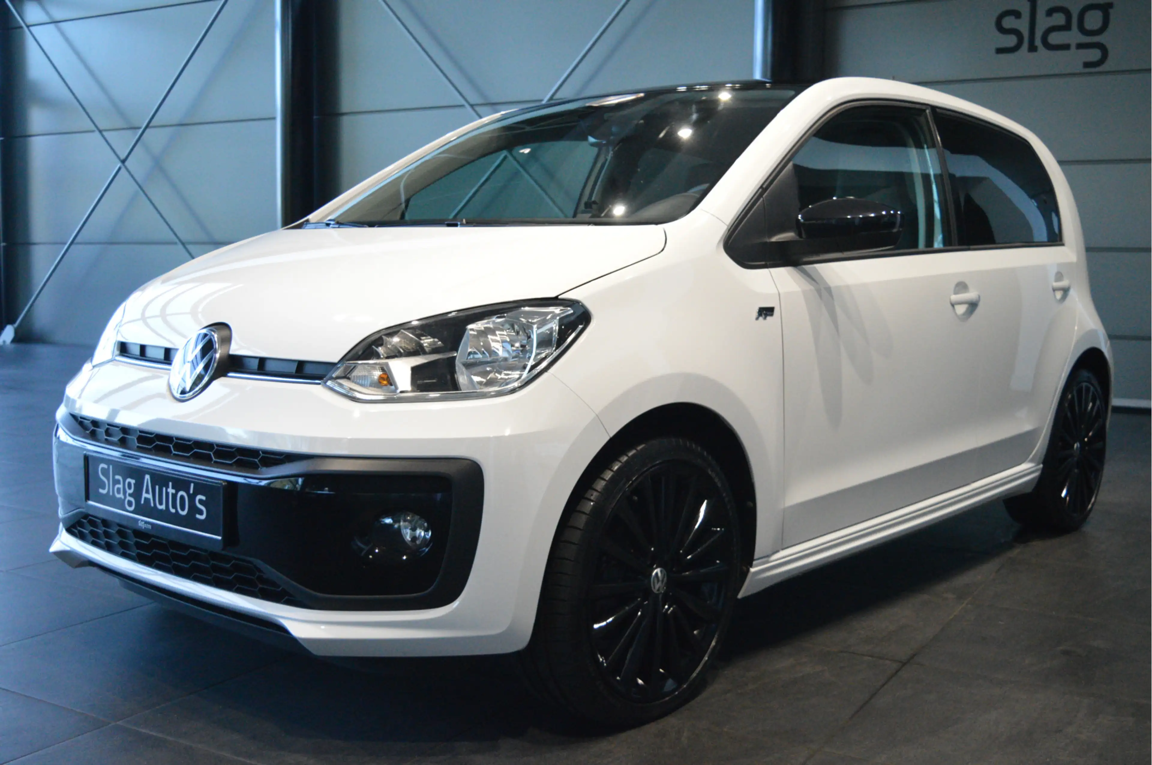 Volkswagen up! 1.0 R-Line clima cruise camera pdc maps 17 inch !! — photo 3