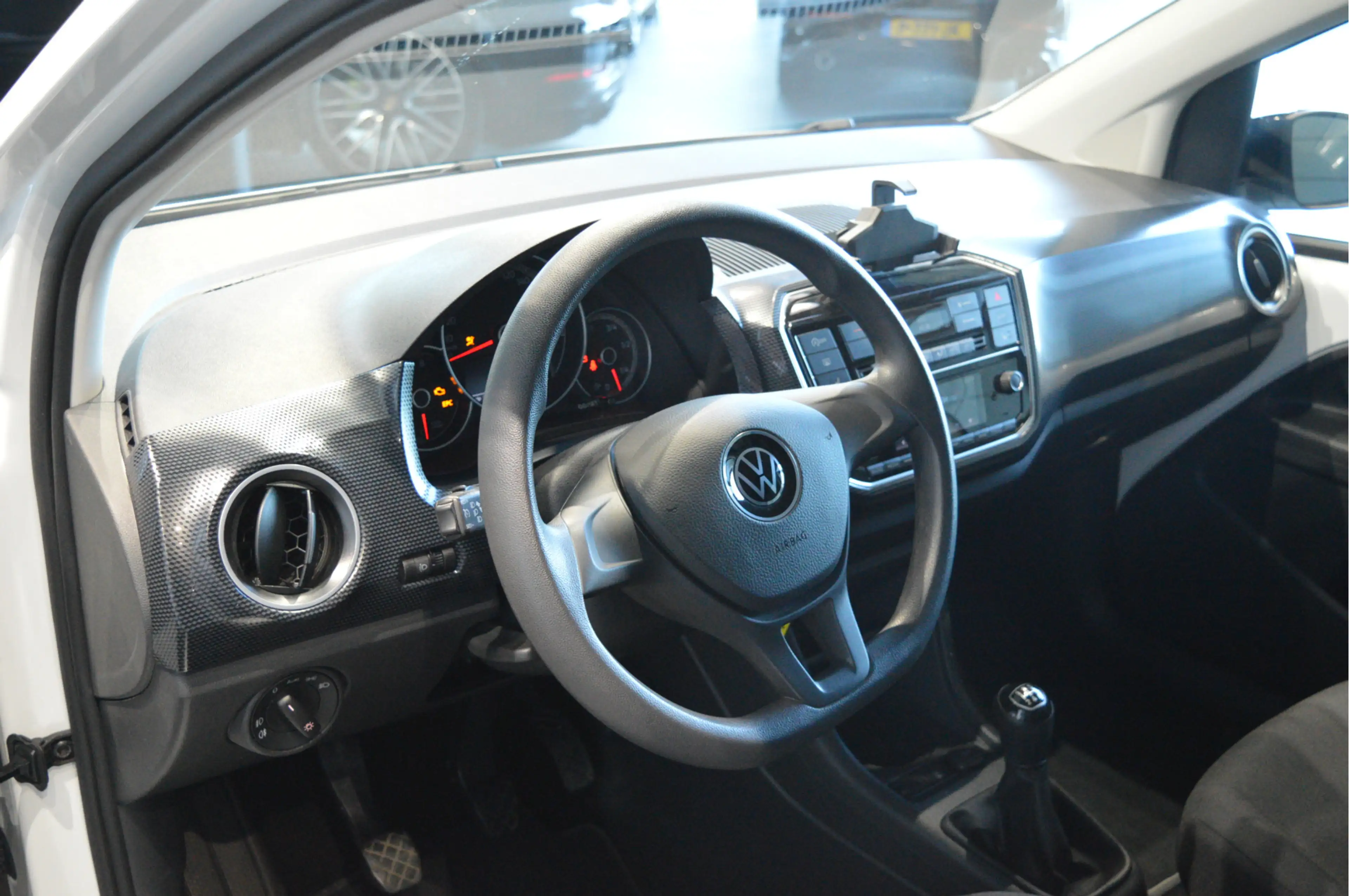 Volkswagen up! 1.0 R-Line clima cruise camera pdc maps 17 inch !! — photo 14