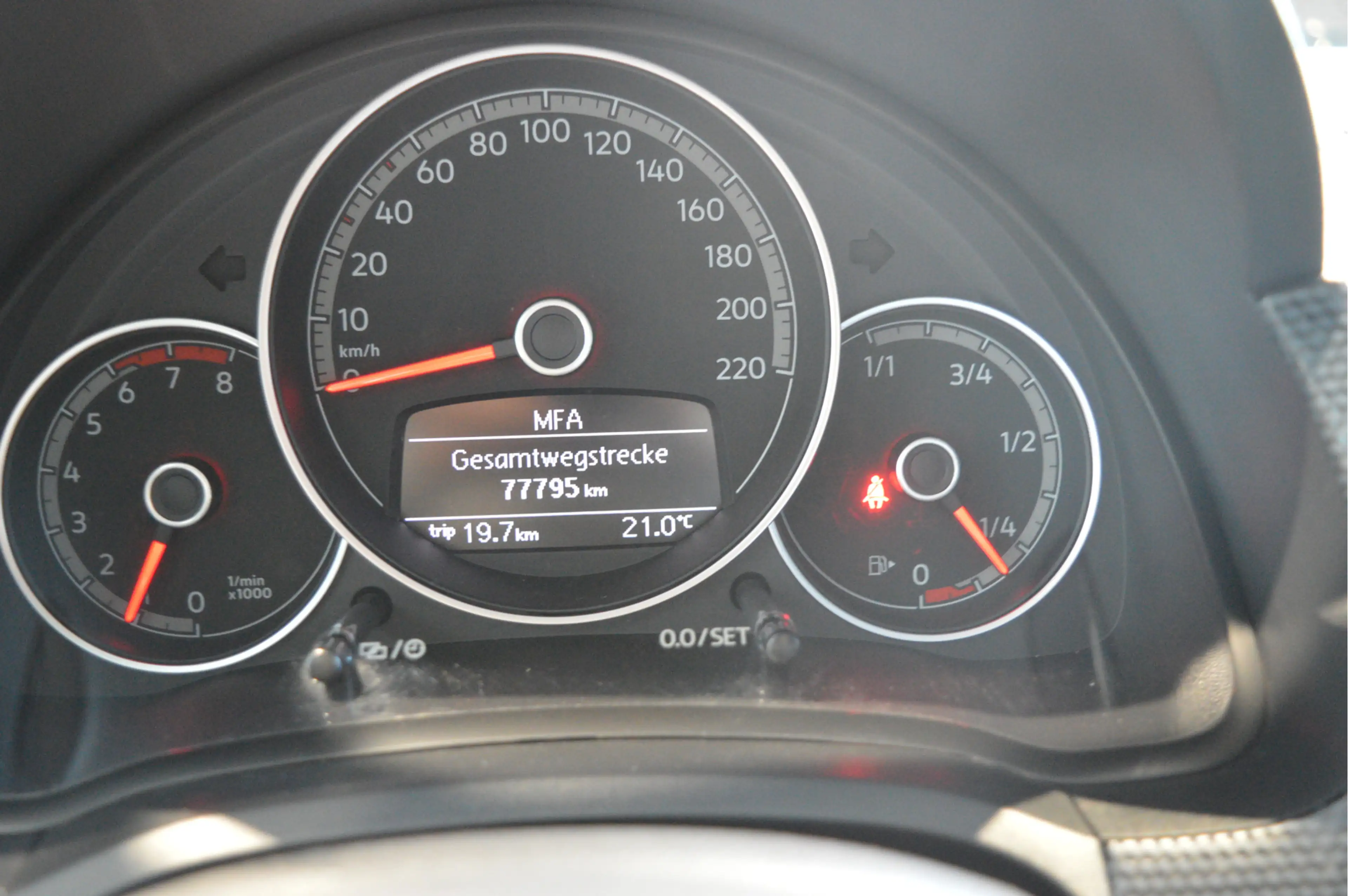 Volkswagen up! 1.0 R-Line clima cruise camera pdc maps 17 inch !! — photo 15