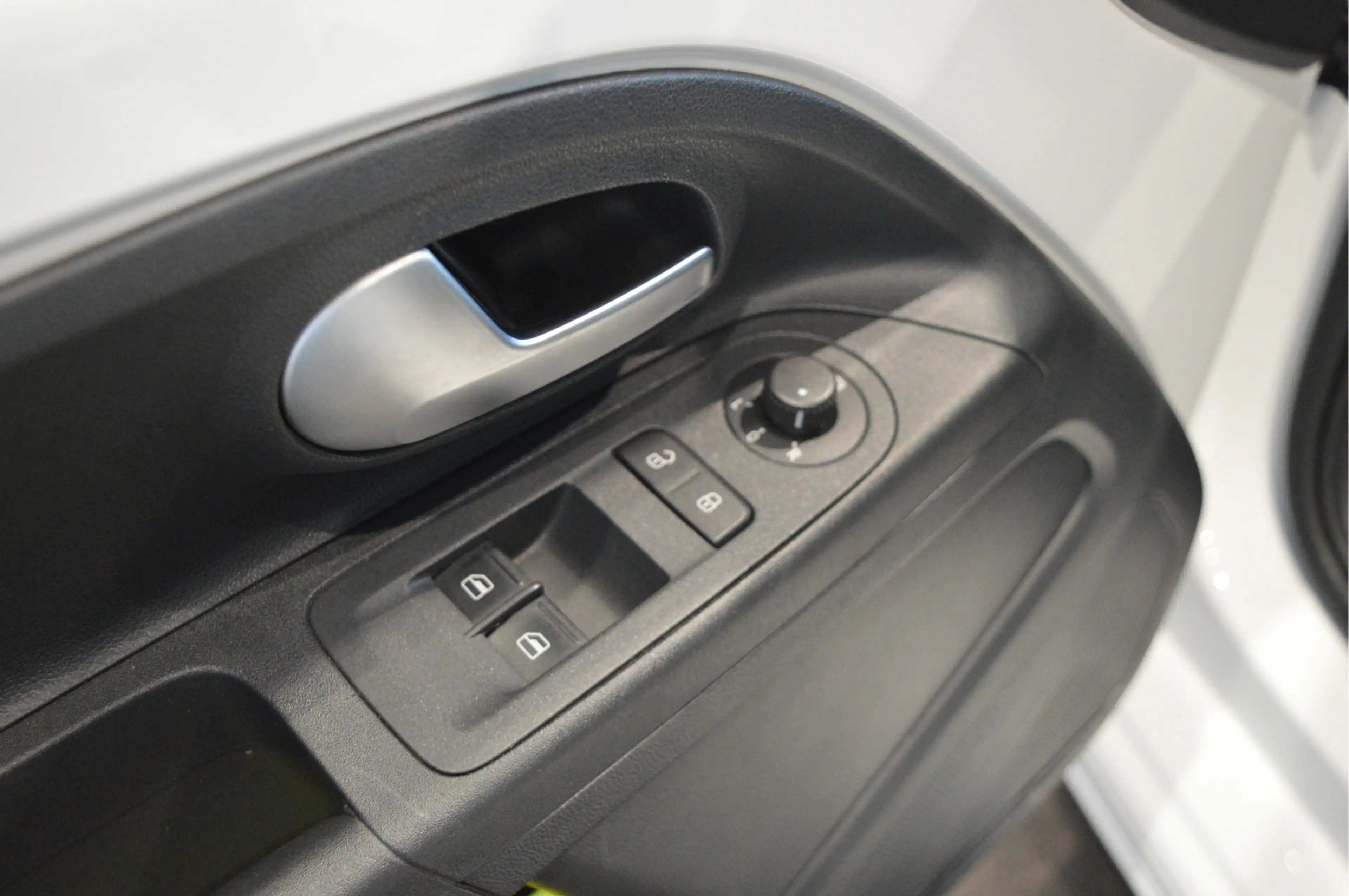 Volkswagen up! 1.0 R-Line clima cruise camera pdc maps 17 inch !! — photo 13