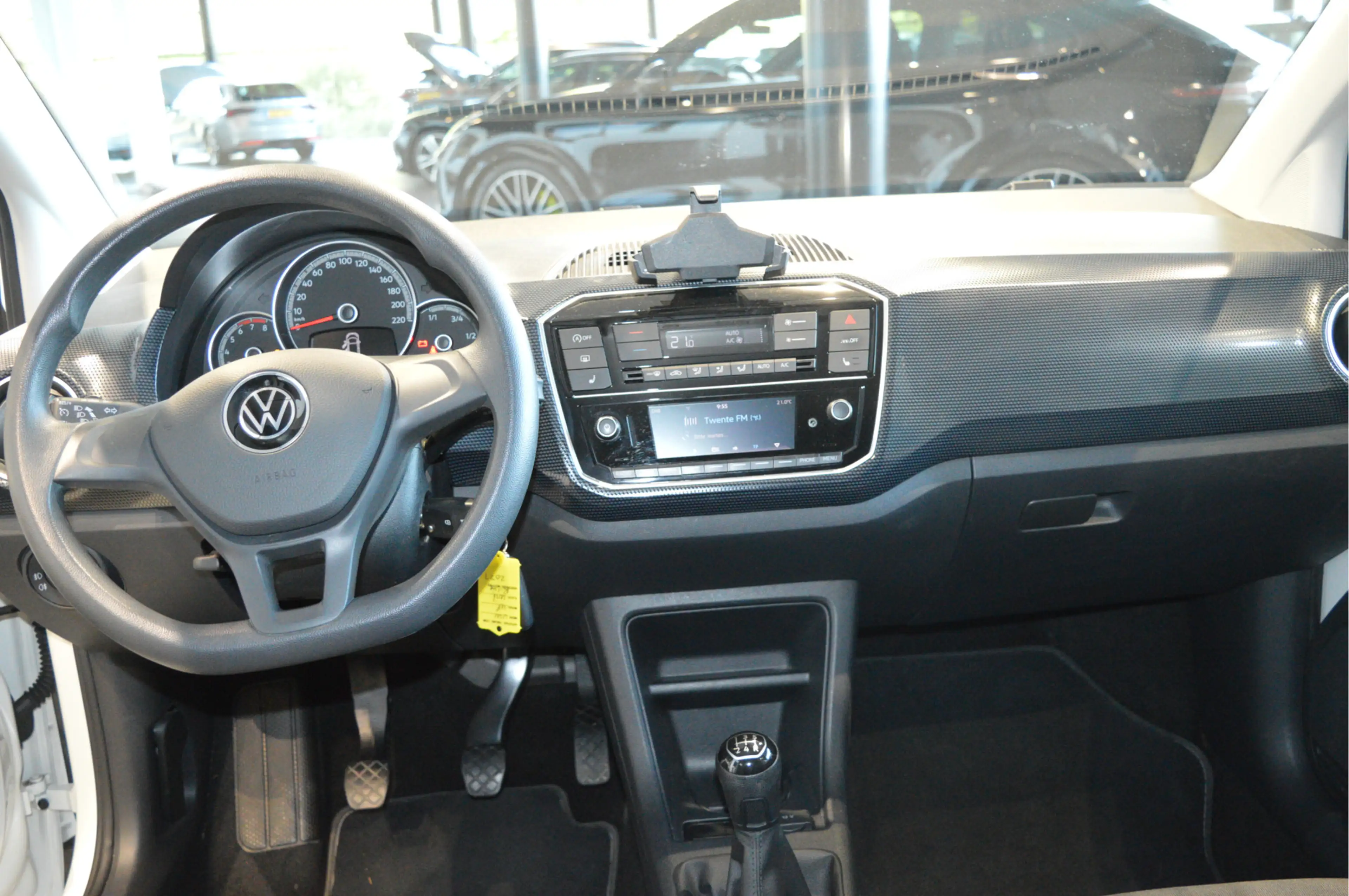 Volkswagen up! 1.0 R-Line clima cruise camera pdc maps 17 inch !! — photo 2