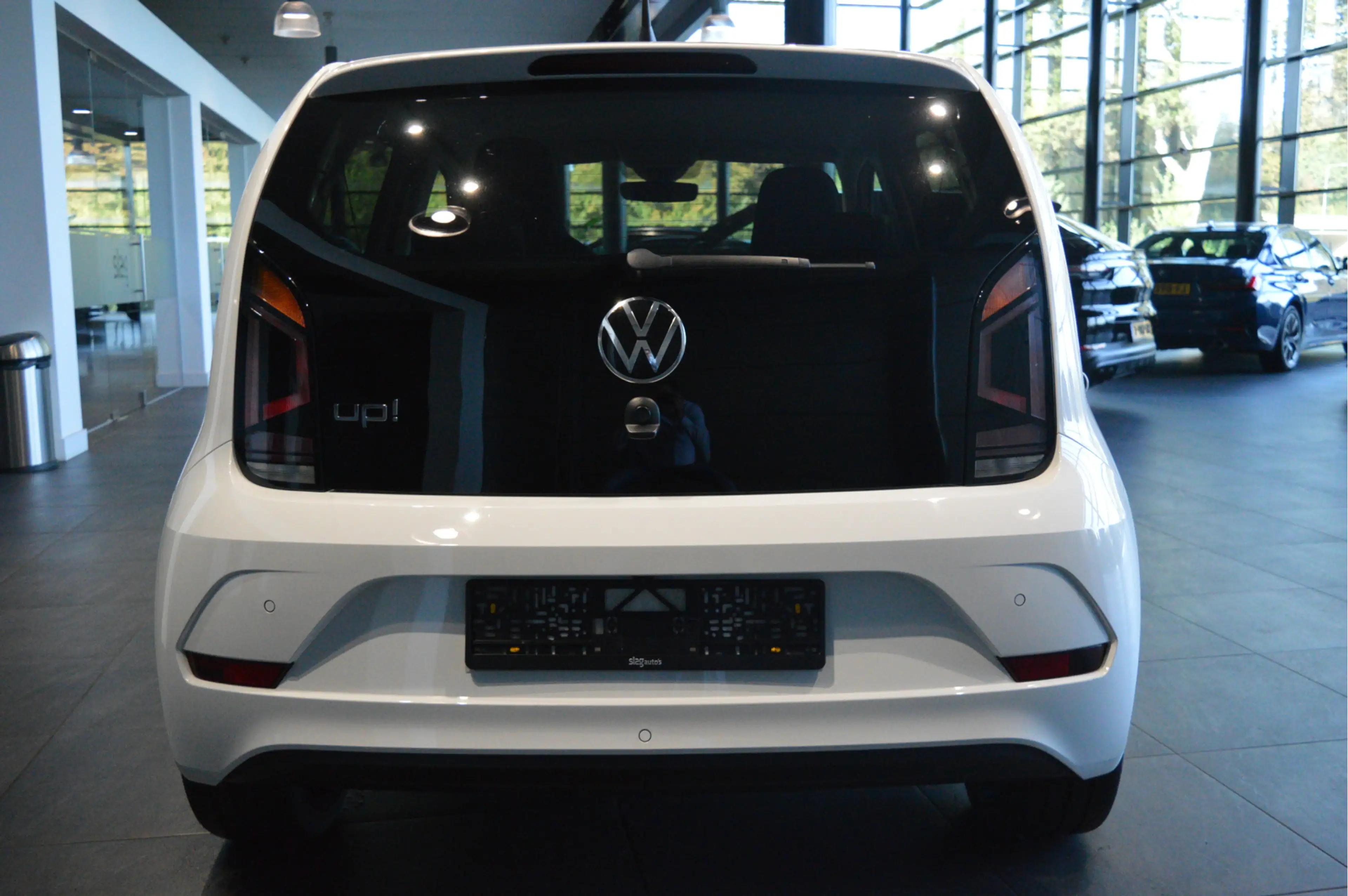 Volkswagen up! 1.0 R-Line clima cruise camera pdc maps 17 inch !! — photo 6