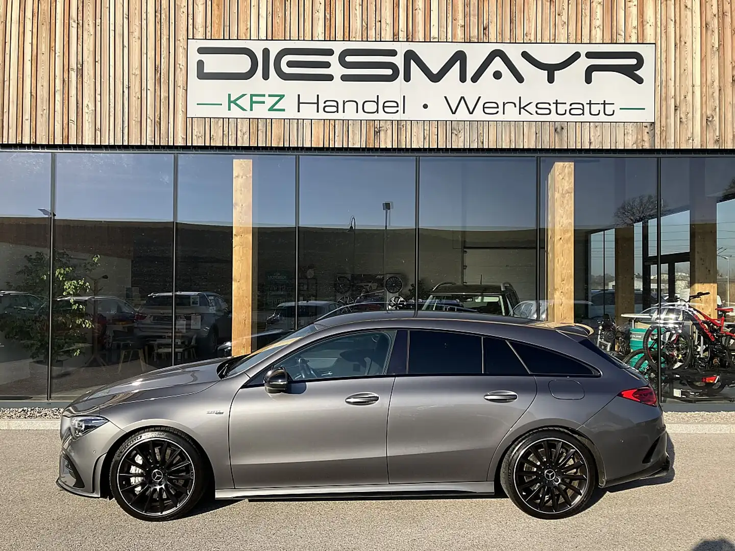 Mercedes-Benz CLA 35 AMG 4MATIC Shooting Brake Aut. Grau - 2