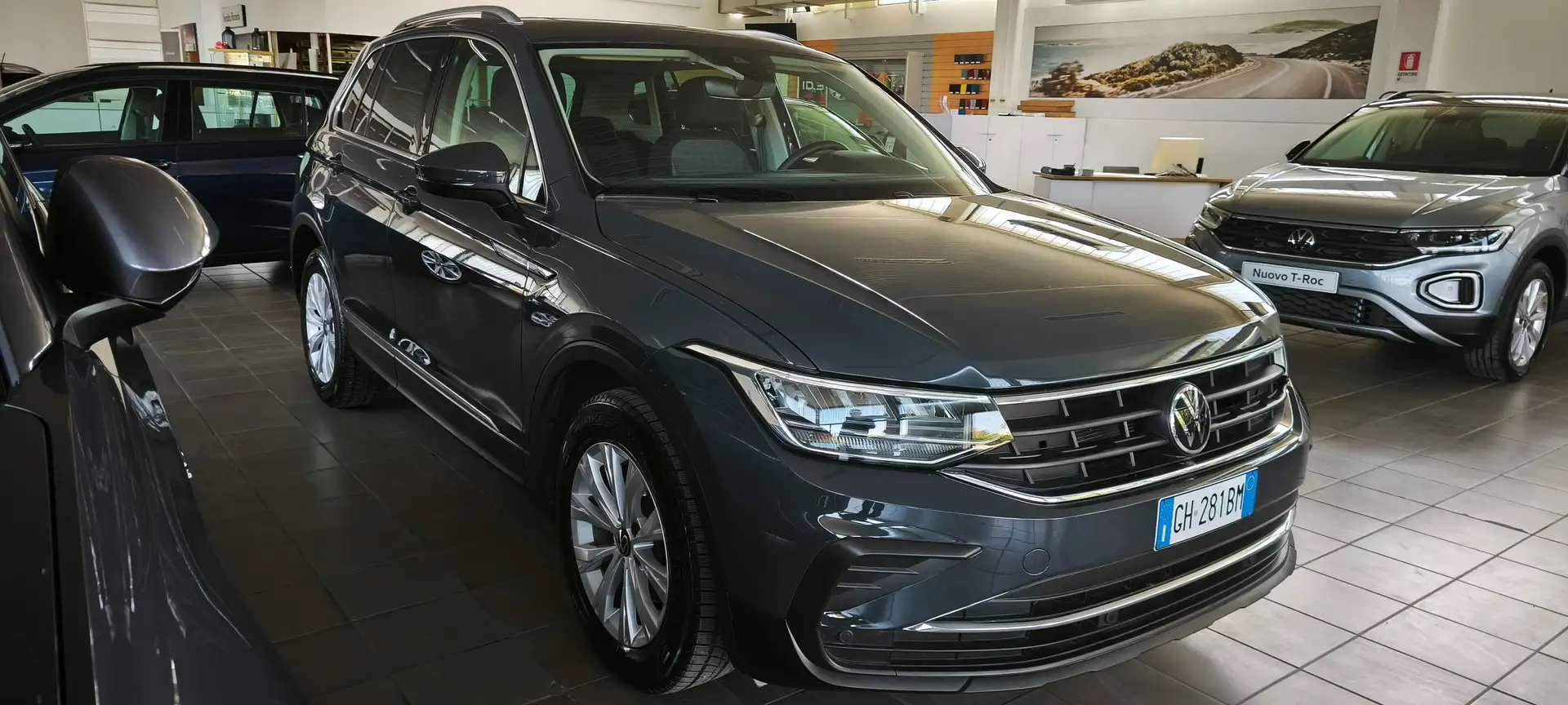 Volkswagen Tiguan Tiguan II 2021 2.0 tdi Life 122cv Grigio - 1