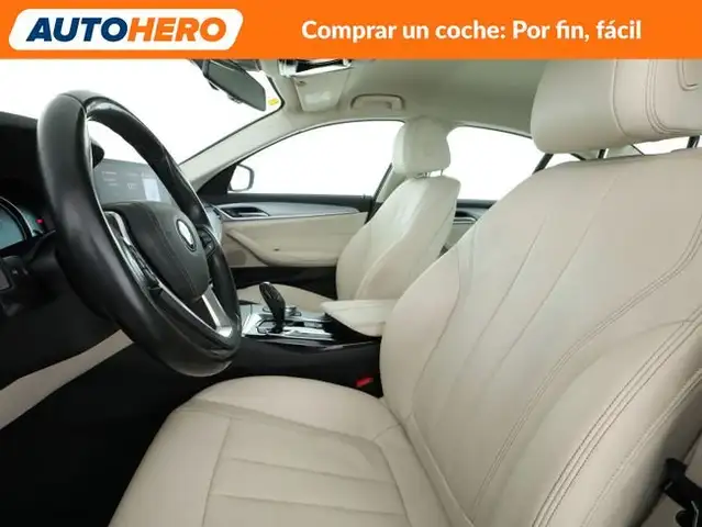 BMW 5 Series view 11