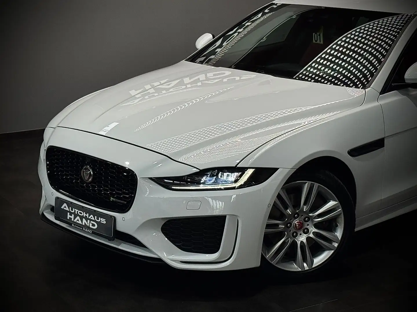 Jaguar XE *R-Dynamic*HSE*AWD*Matrix-LED*Navi*360Grad* Blanc - 2