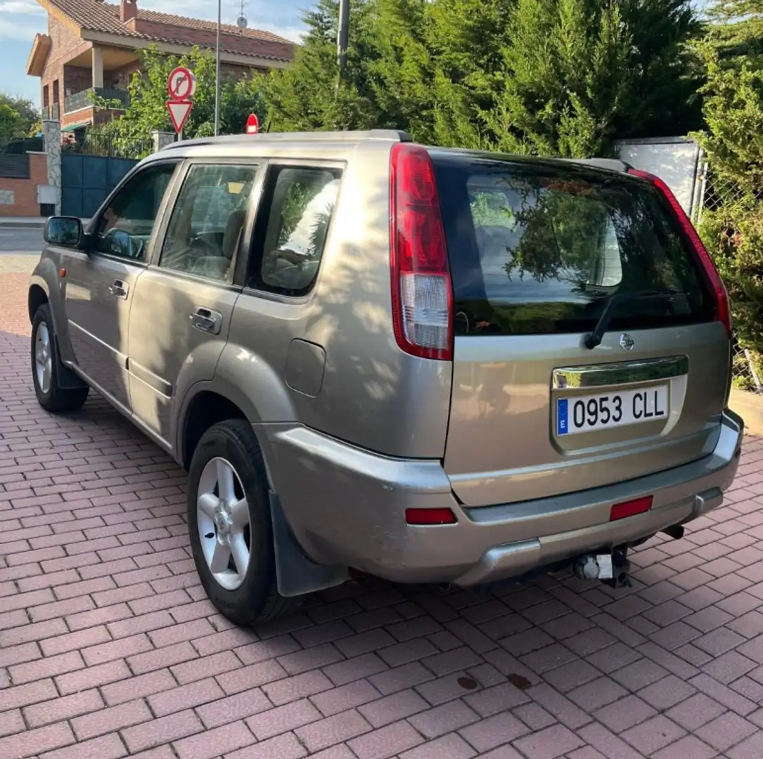 Nissan X-Trail 2.0 Elegance Gris - 2