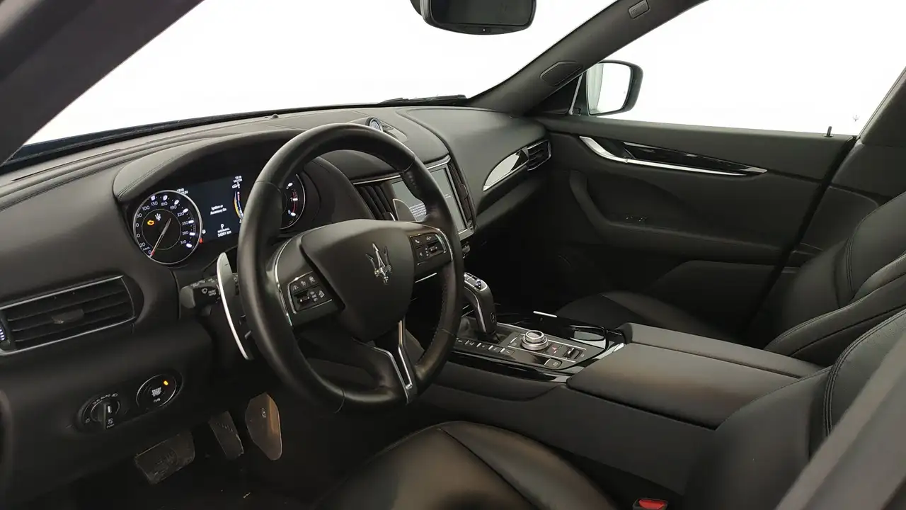 Maserati Levante 2023 — фото 11
