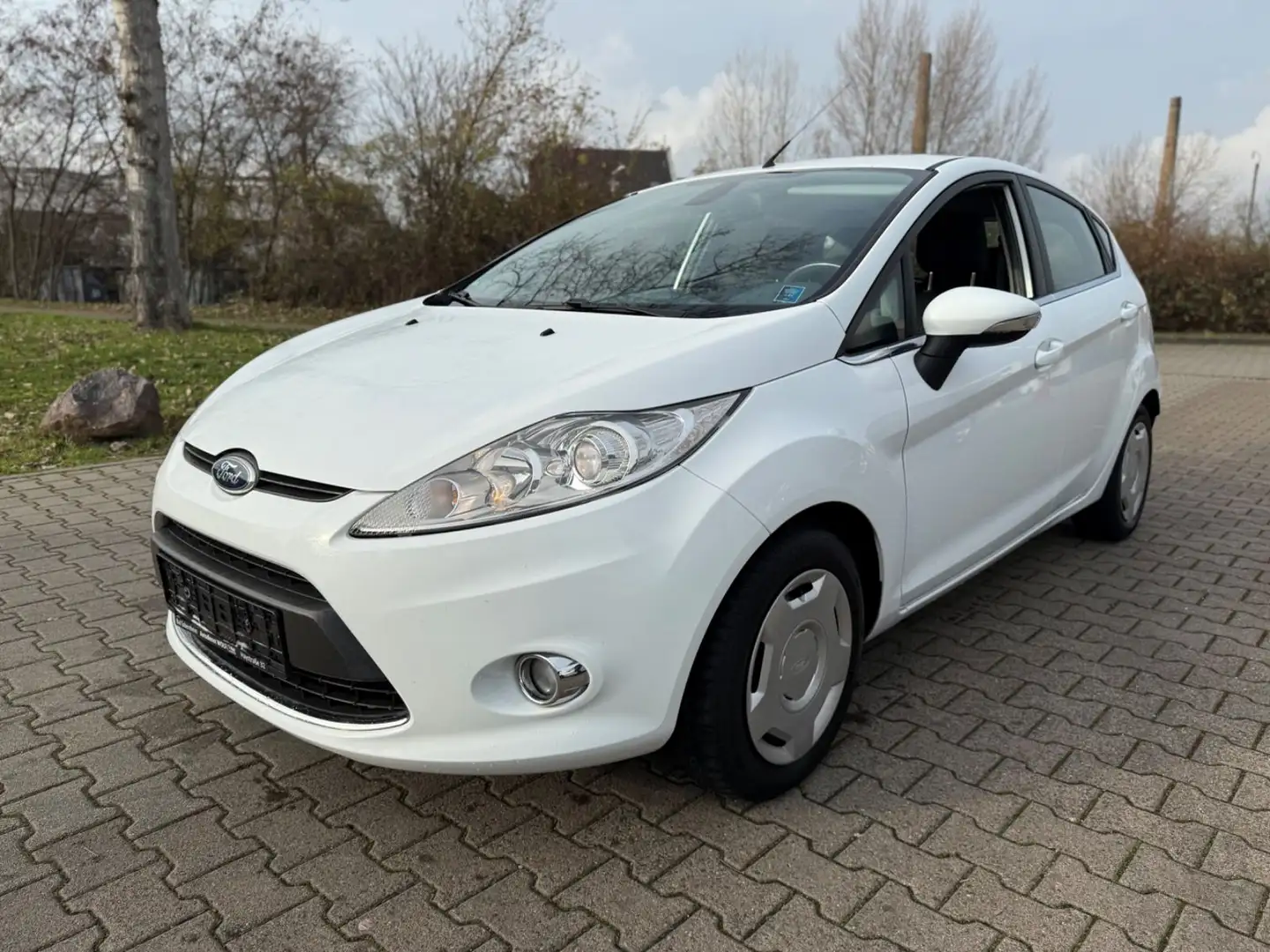 Ford Fiesta Titanium/KLIMA/ Weiß - 1