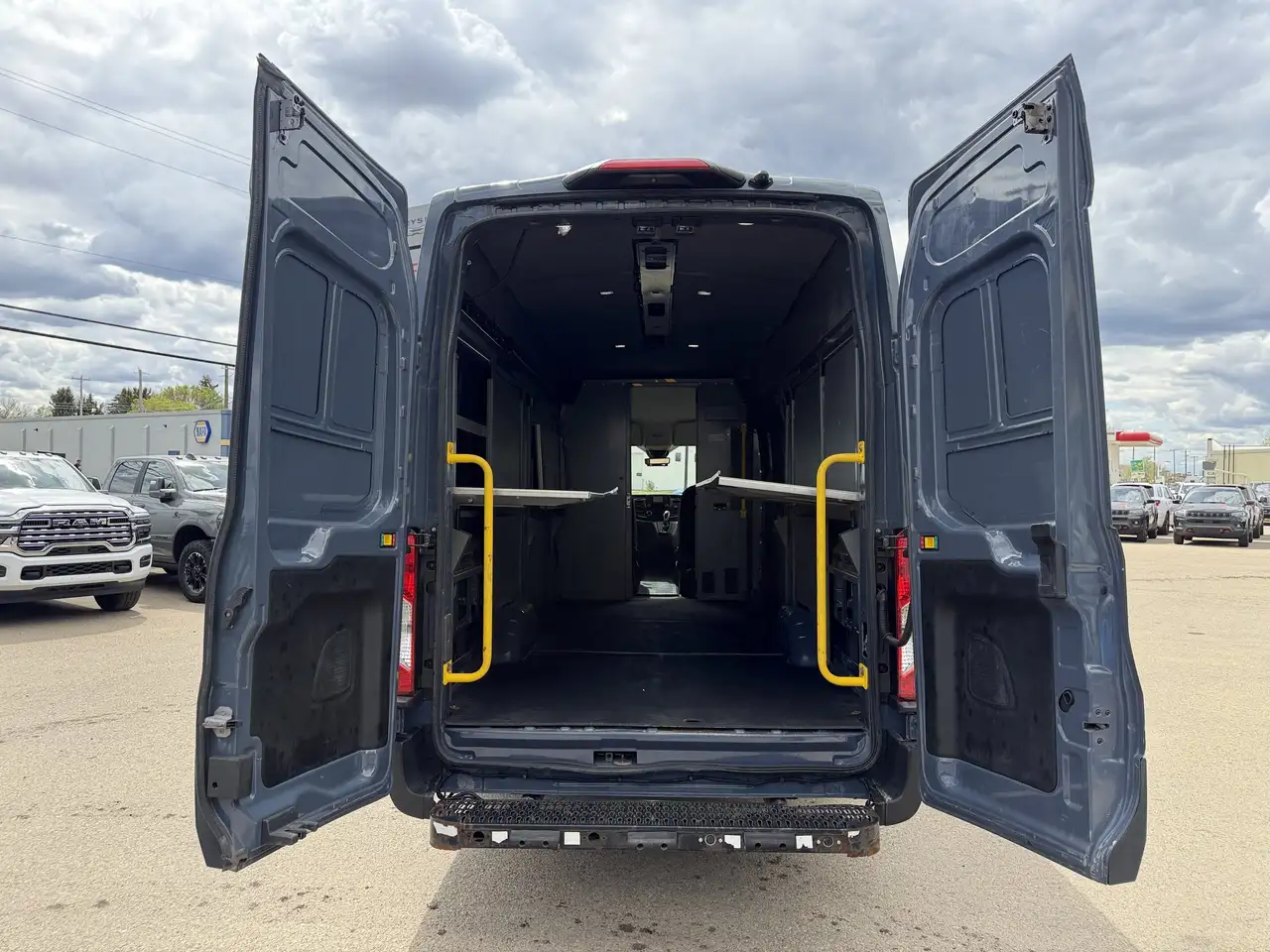 Ford Transit Cargo Van снимка Ford Transit Cargo Van