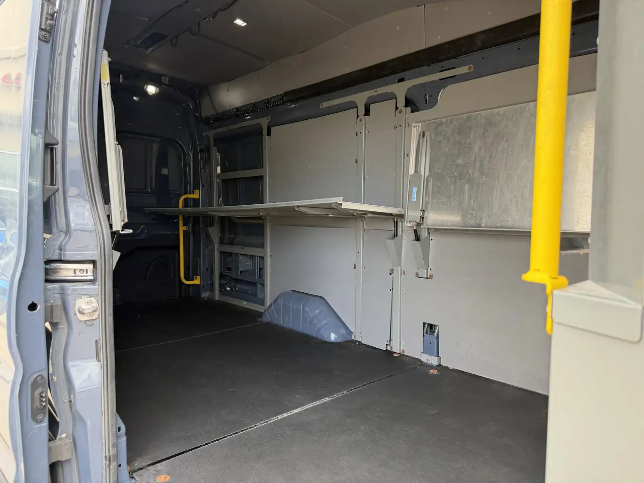 Ford Transit Cargo Van снимка Ford Transit Cargo Van