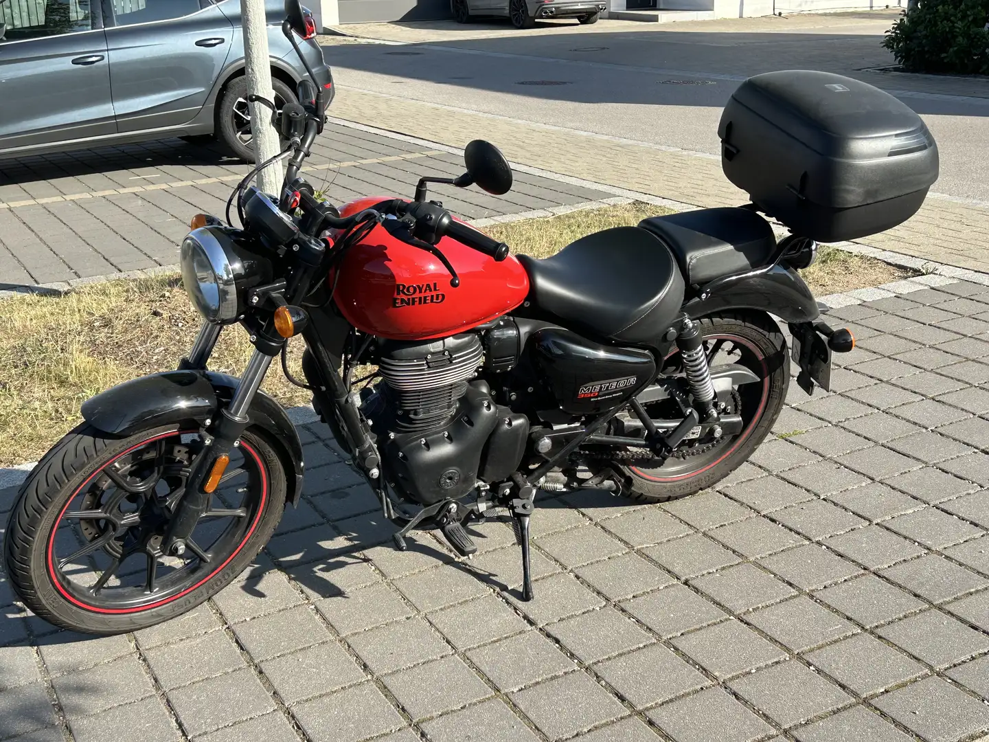 Royal Enfield Meteor 350 Czerwony - 1