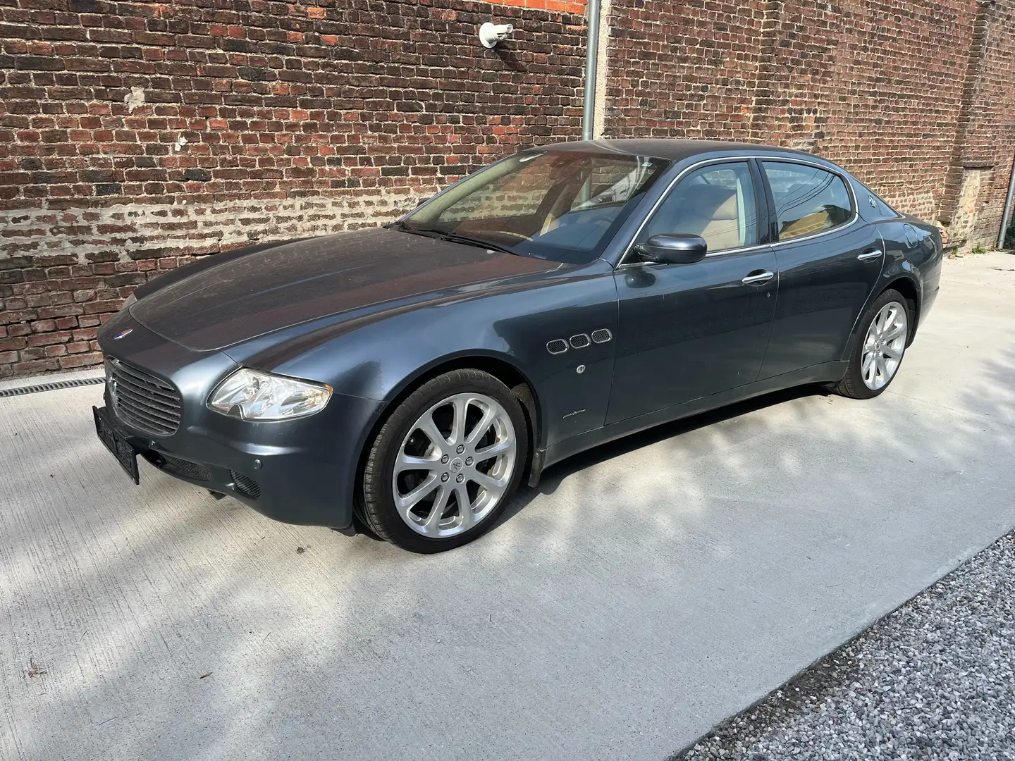 Maserati Quattroporte Gris - 1