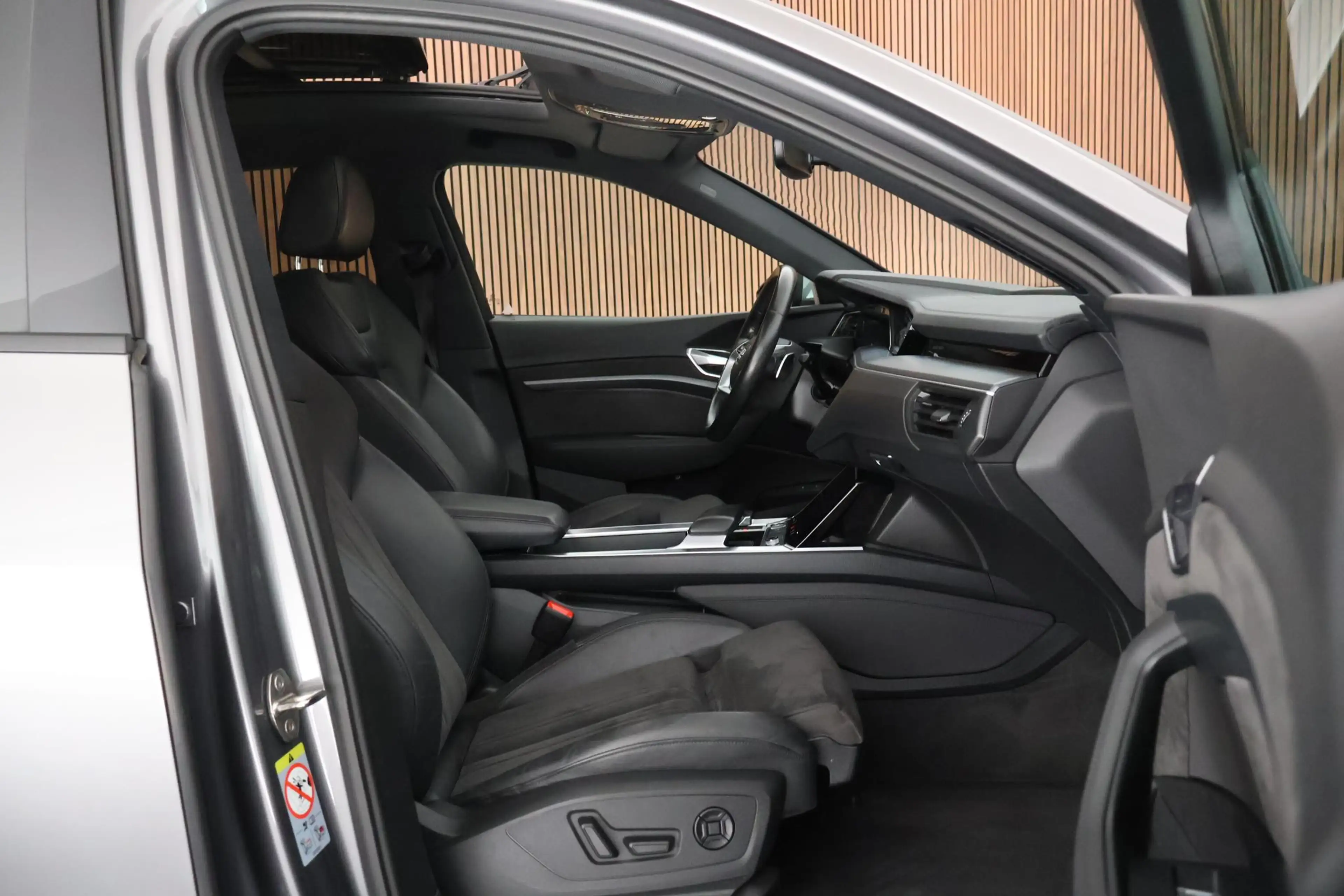 Audi e-tron Sportback 55 408pk quattro Business edition Plus 9 — photo 14