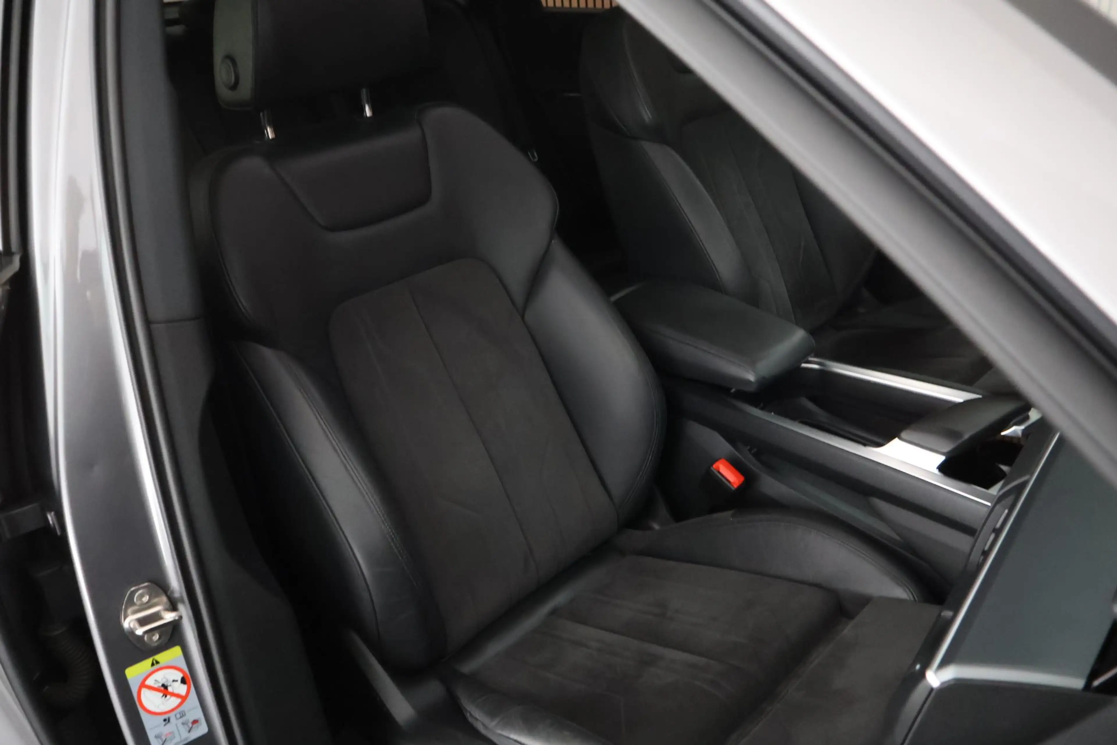 Audi e-tron Sportback 55 408pk quattro Business edition Plus 9 — photo 2