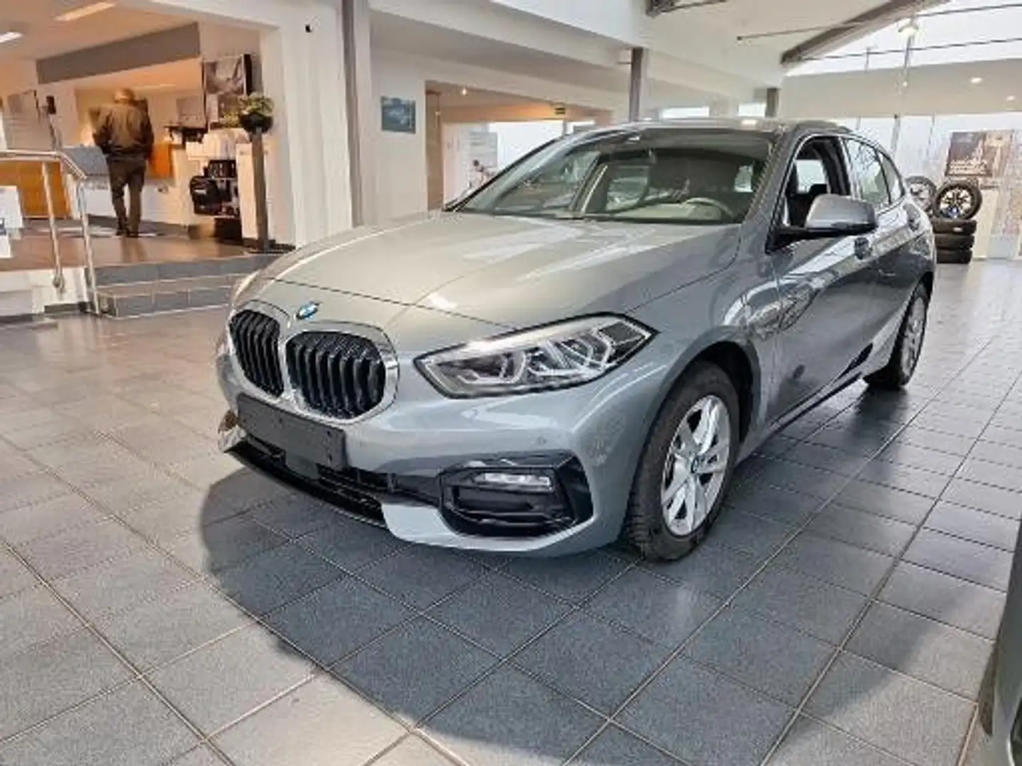 BMW 118 i Sport Line Sport-Line Aut. adap. LED DAB Grau - 2