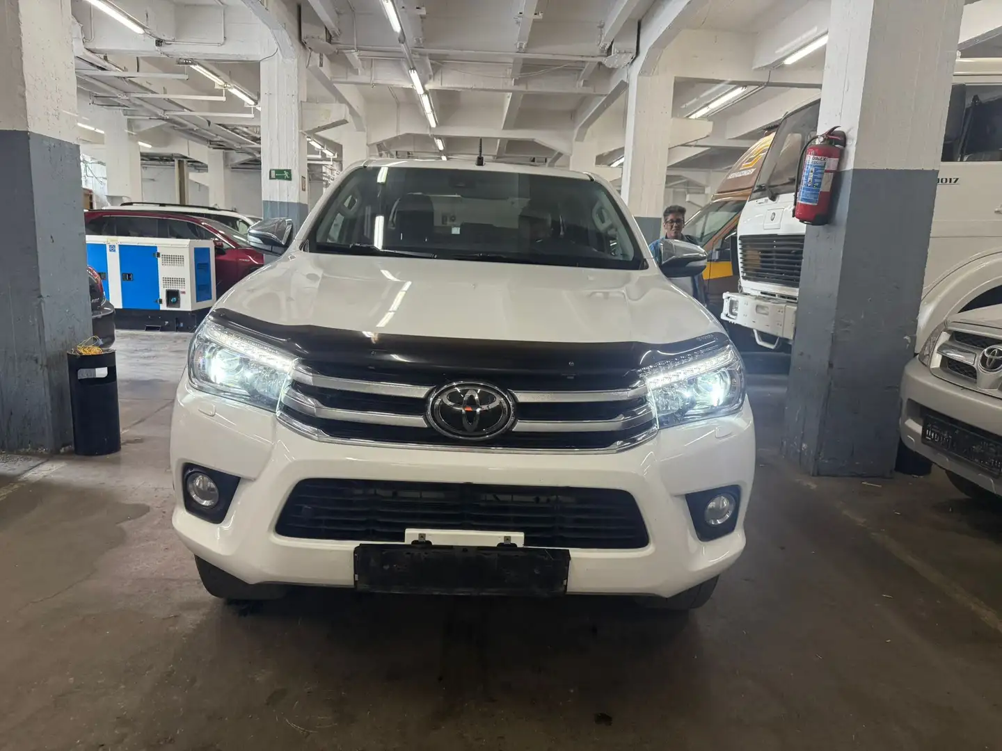 Toyota Hilux 2.4 D-4D 4WD Lounge EXPORT Wit - 1