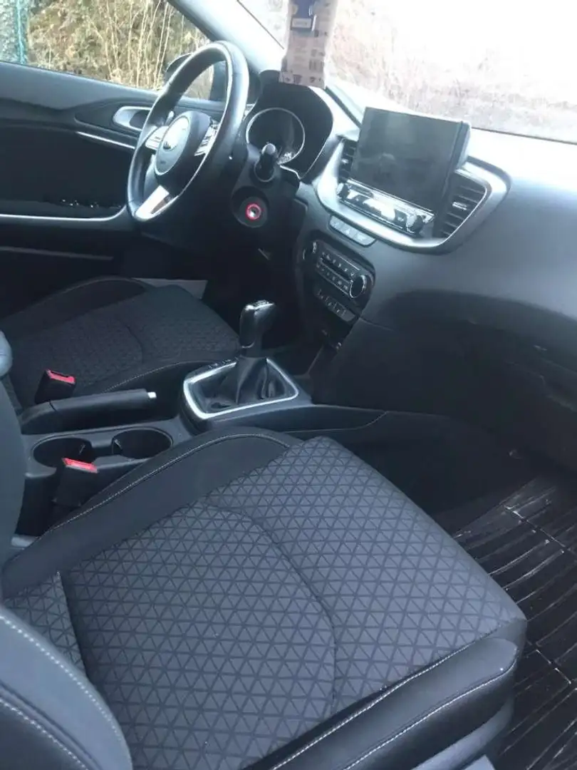 Kia Ceed / cee'd ceed 1,0 T-GDI GPF Gold Gold Schwarz - 1