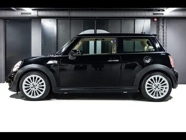 Mini Cooper Cooper view 2