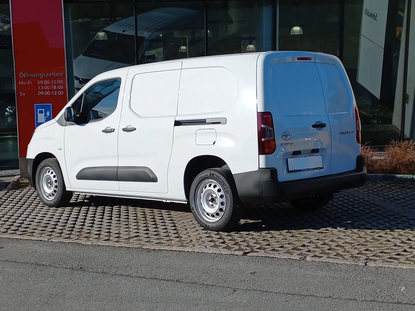 Toyota Proace City Pro Ace Kastenwagen 1,5 D-4D 102 L2 Basis + Ladep. Weiß - 2