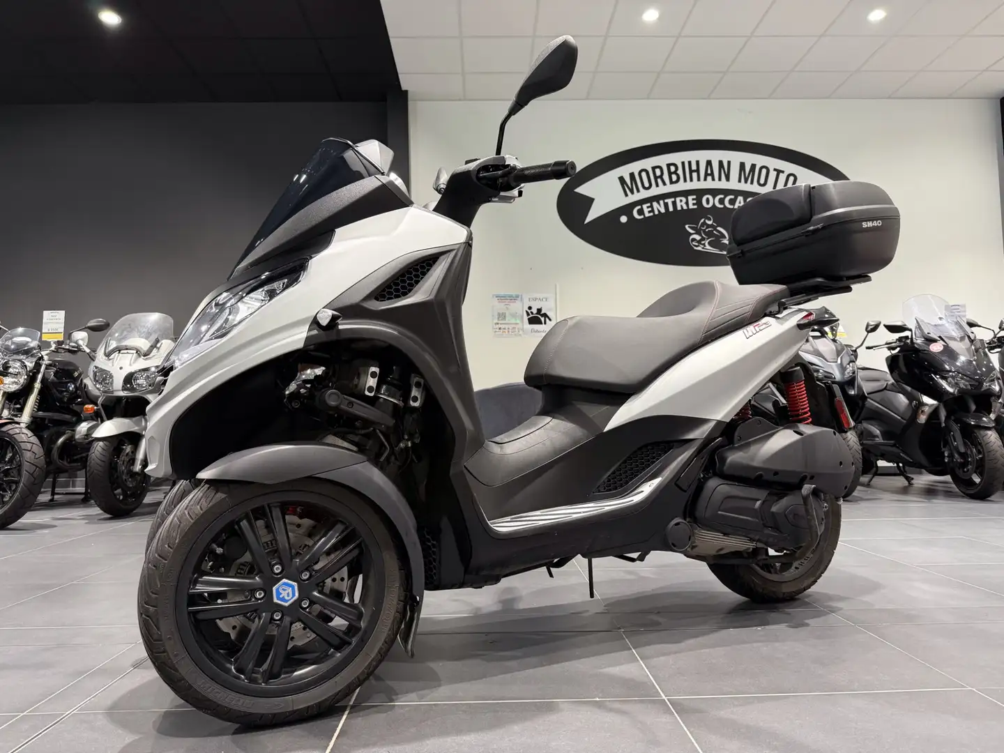Piaggio MP3 300 Grau - 1