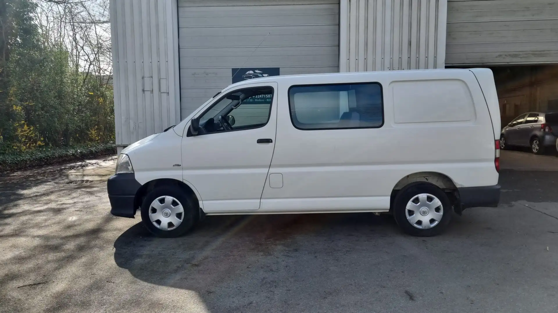 Toyota Hiace 2.5 D4D SHORT CHASSIS ONLY FOR EXPORT AFRICA Biały - 1