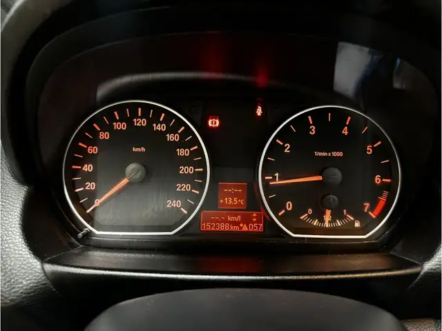 BMW 1 Series view 12
