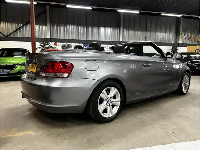 BMW 1 Series view 4