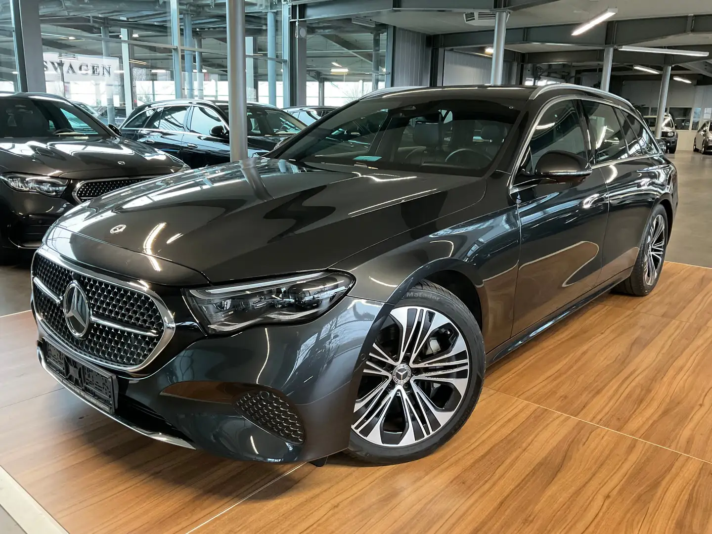 Mercedes-Benz E 450 E 450d 4Matic Avantgarde DISTRO/BURME/PANO/AHK/360 Gris - 1