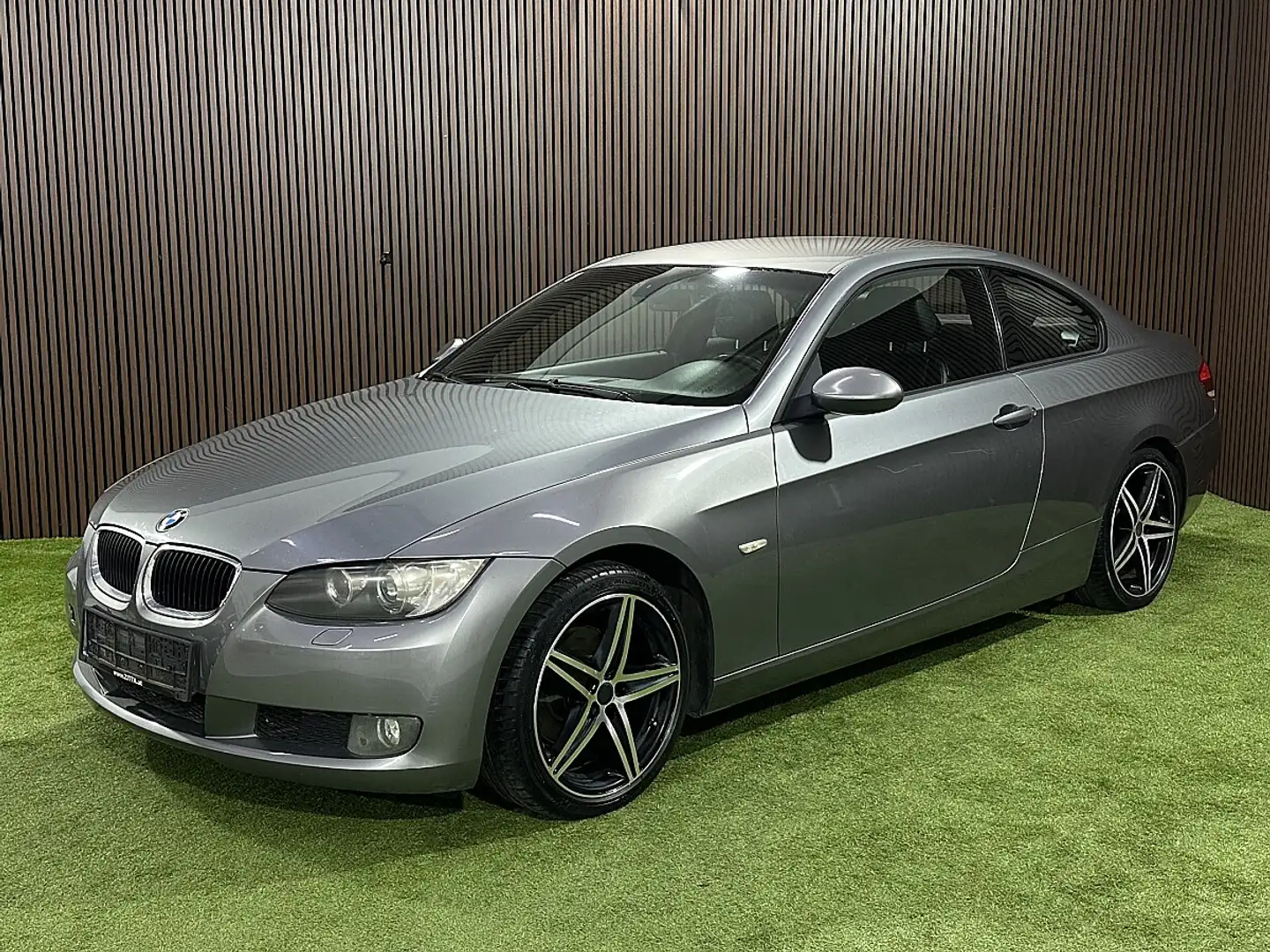 BMW 320 i Coupé *2.Besitz* *vollständig servicegepflegt* Grau - 1