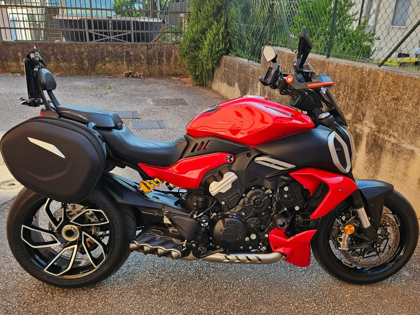Ducati Diavel V4 Rosso - 1