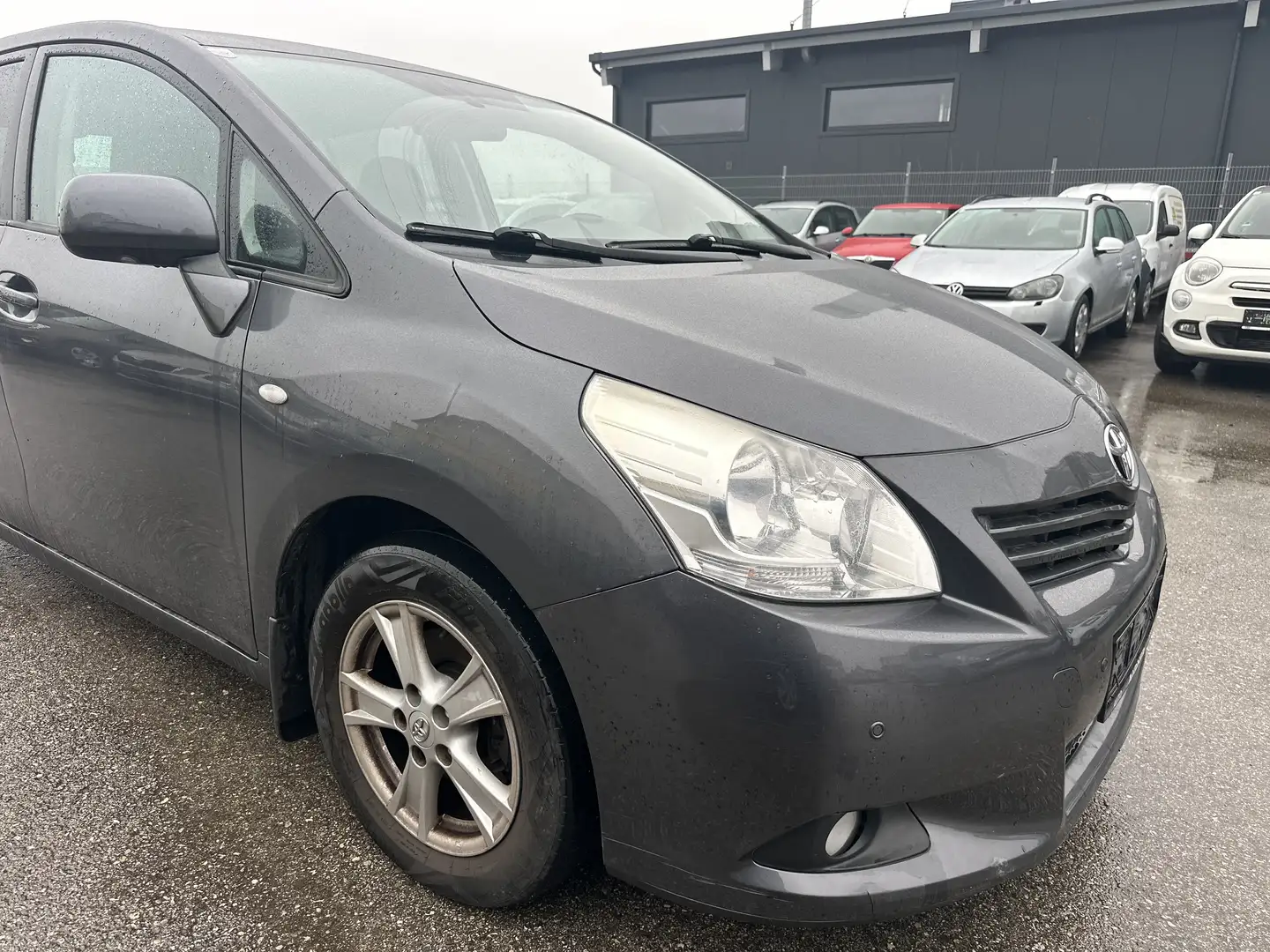 Toyota Verso Verso 1,6 Valvematic Comfort Comfort Grau - 1
