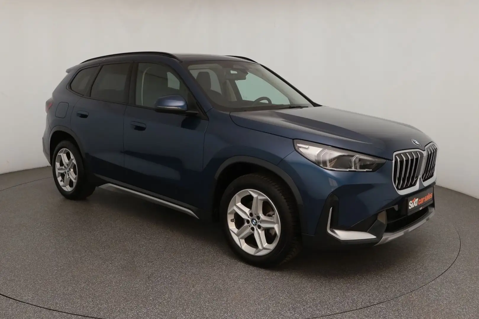 BMW X1 sDrive18i xLine PANO|ad.LED|SHZG|PDC+RFK|AHK Blau - 1