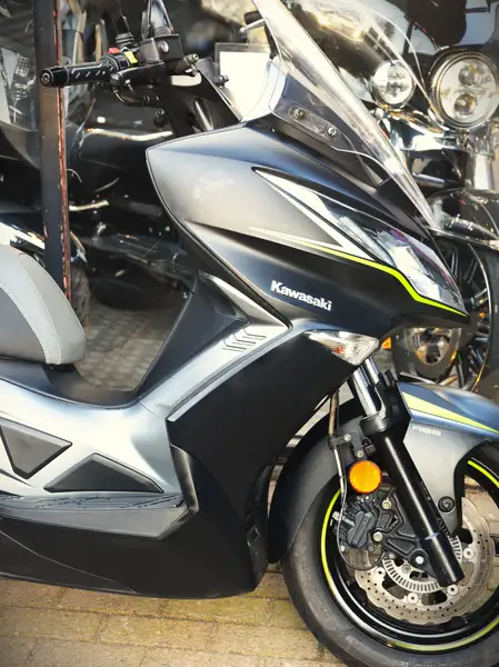Kawasaki J300 - foto 4