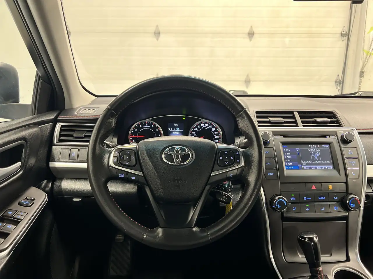 Toyota Camry снимка Toyota Camry