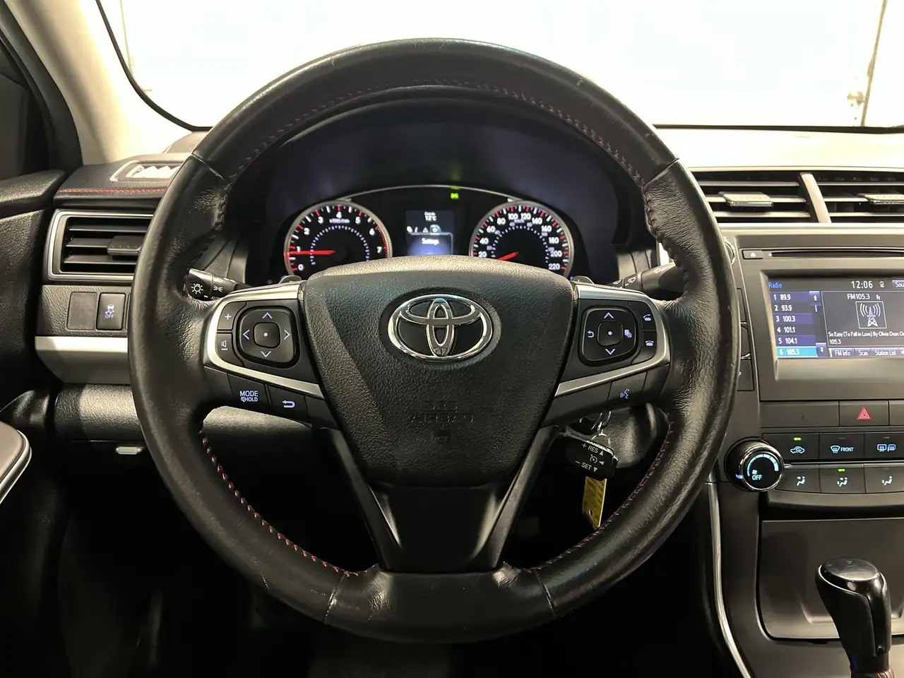 Toyota Camry снимка Toyota Camry