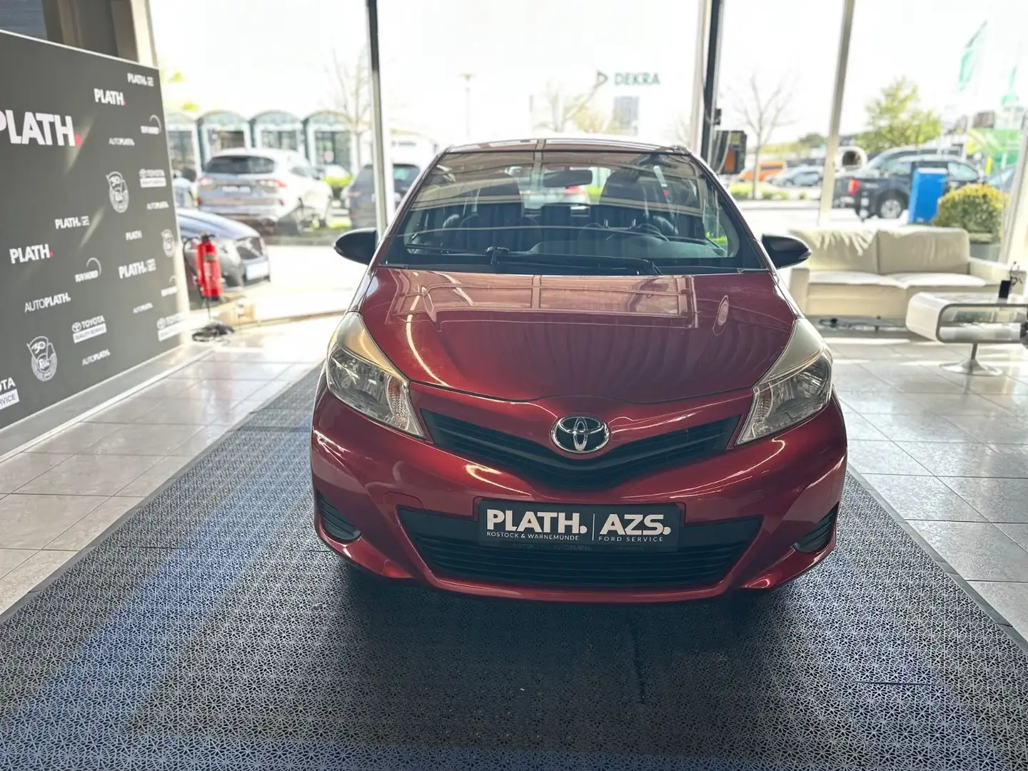 Toyota Yaris 1,33-l-Dual-VVT-i Cool Rojo - 2