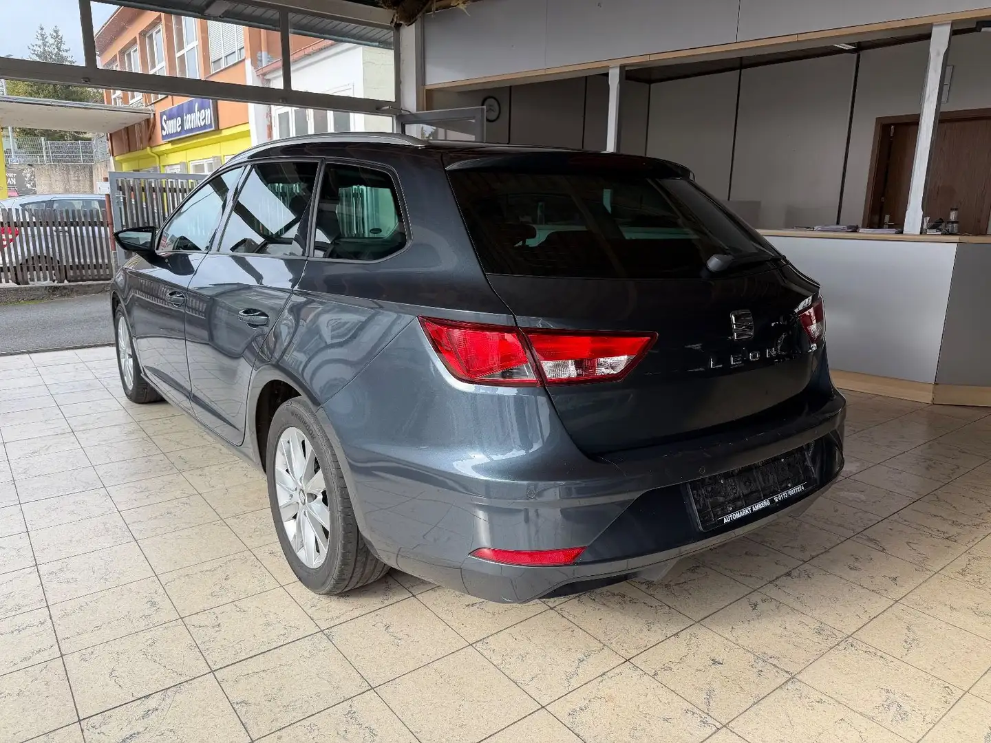 SEAT Leon ST Style DSG*AHK*ACC*KAMERA*MirrorLink*NAVI Grau - 2